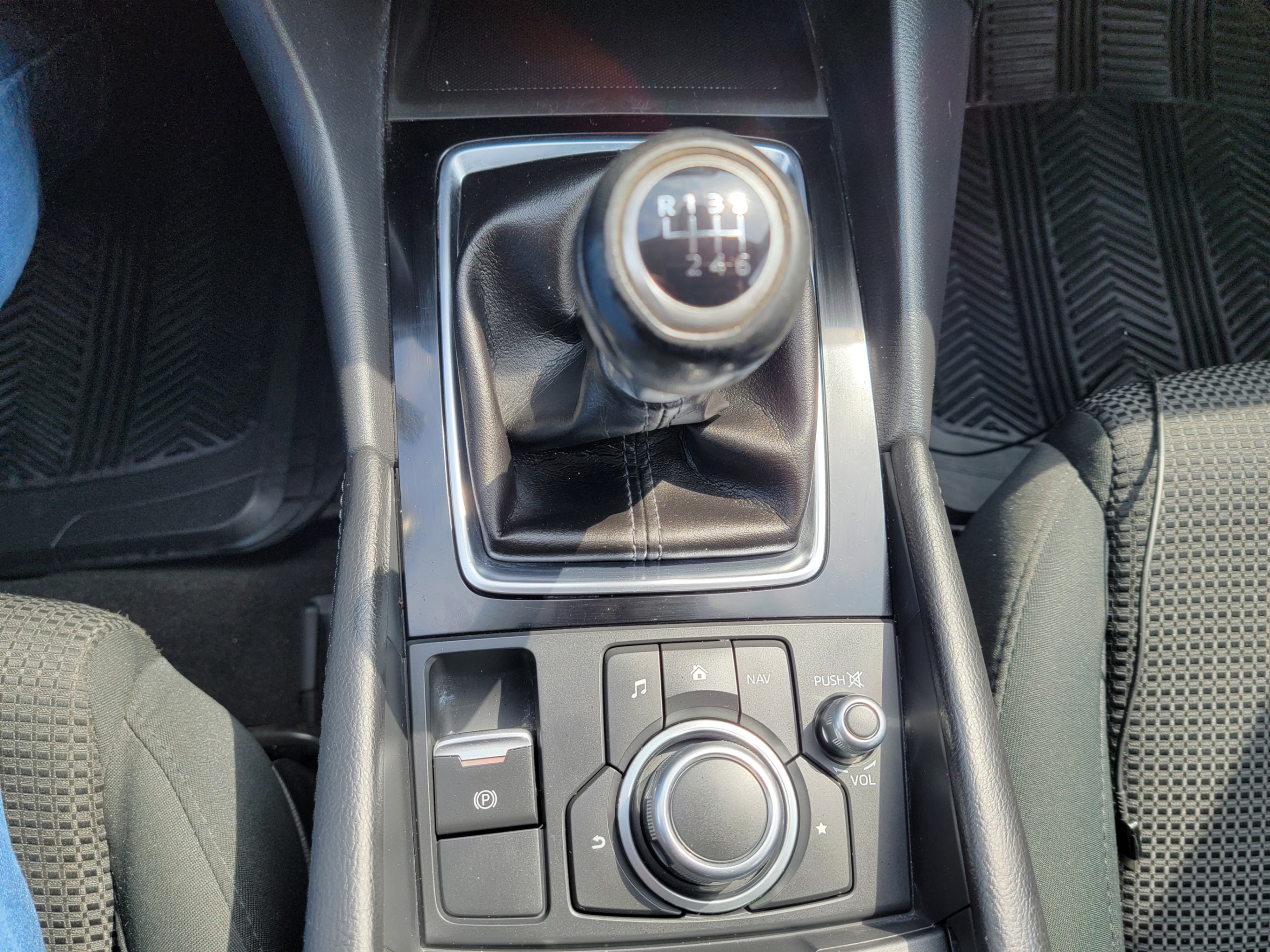 /hunsbroauto/2018-Mazda-Mazda3-8925949614722388.jpg