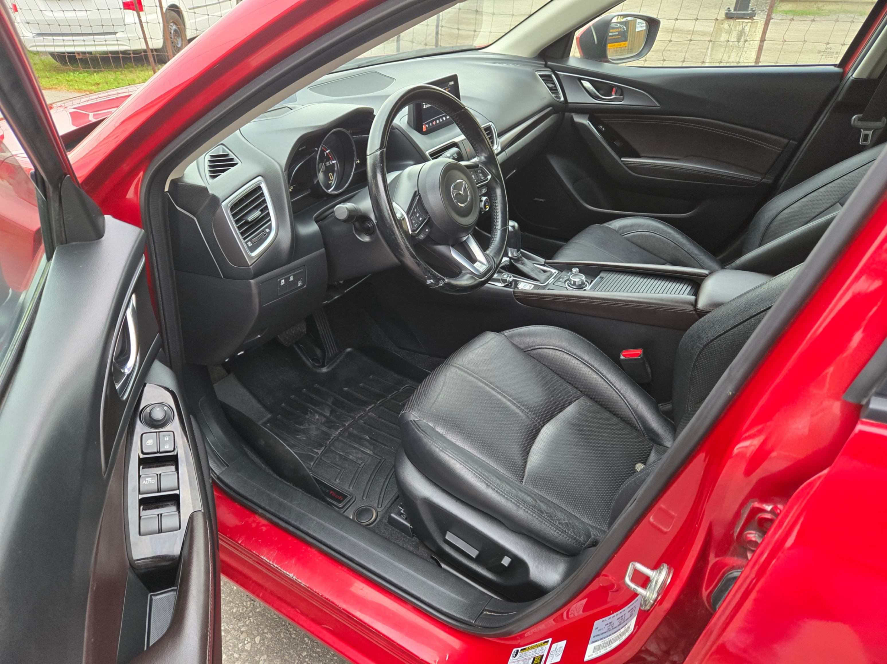 /hunsbroauto/2018-Mazda-Mazda3Sport-02007164386599558.jpg