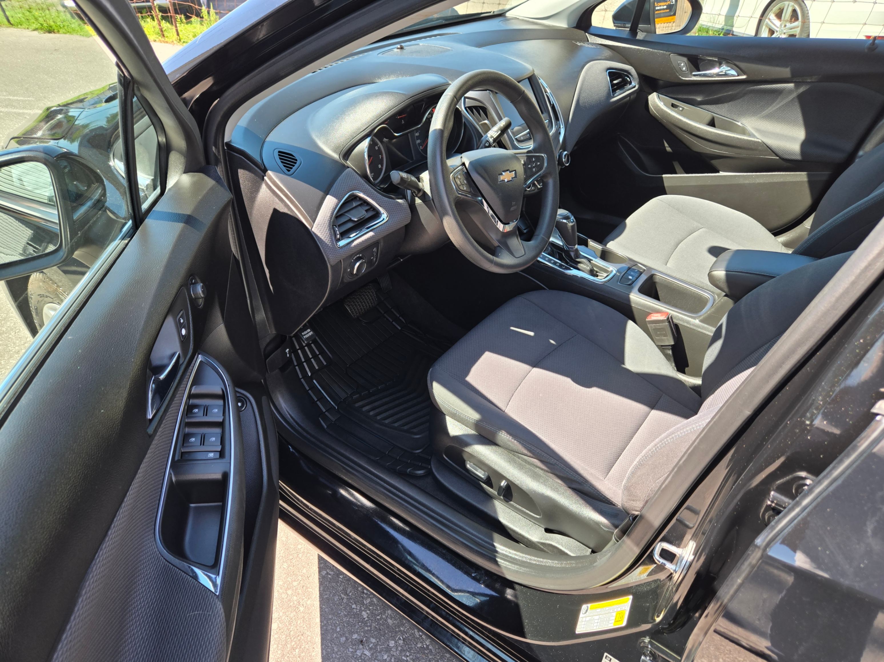 /hunsbroauto/2019-Chevrolet-Cruze-3815349247174986.jpg