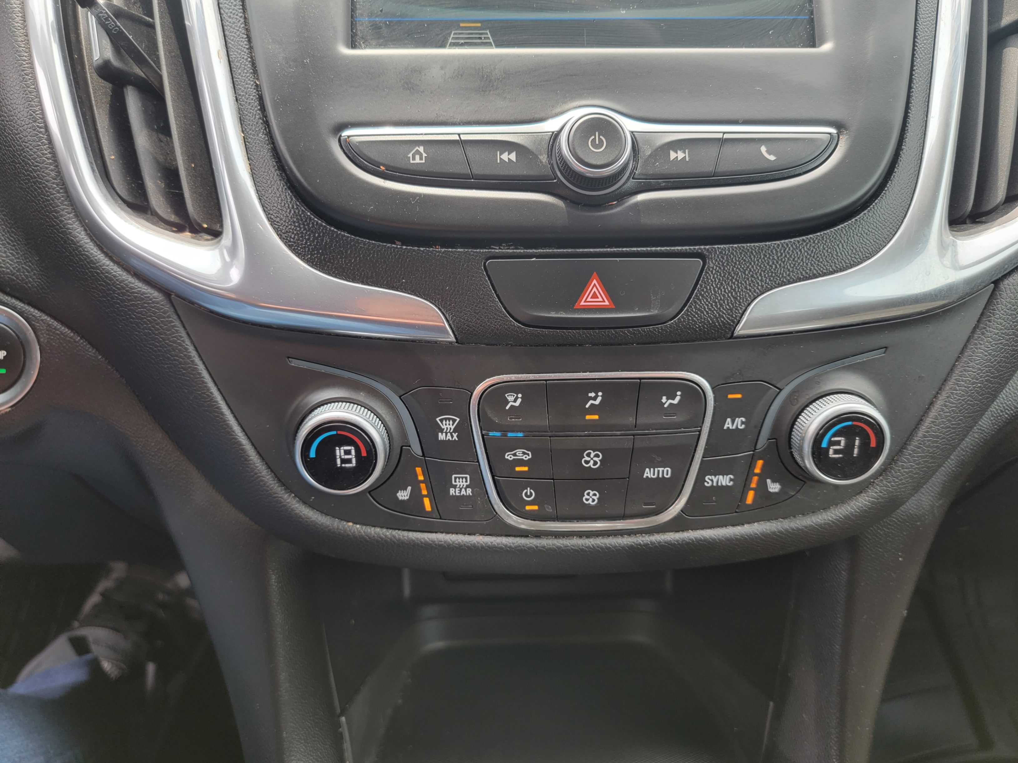 /hunsbroauto/2019-Chevrolet-Equinox-19448439495942038.jpg