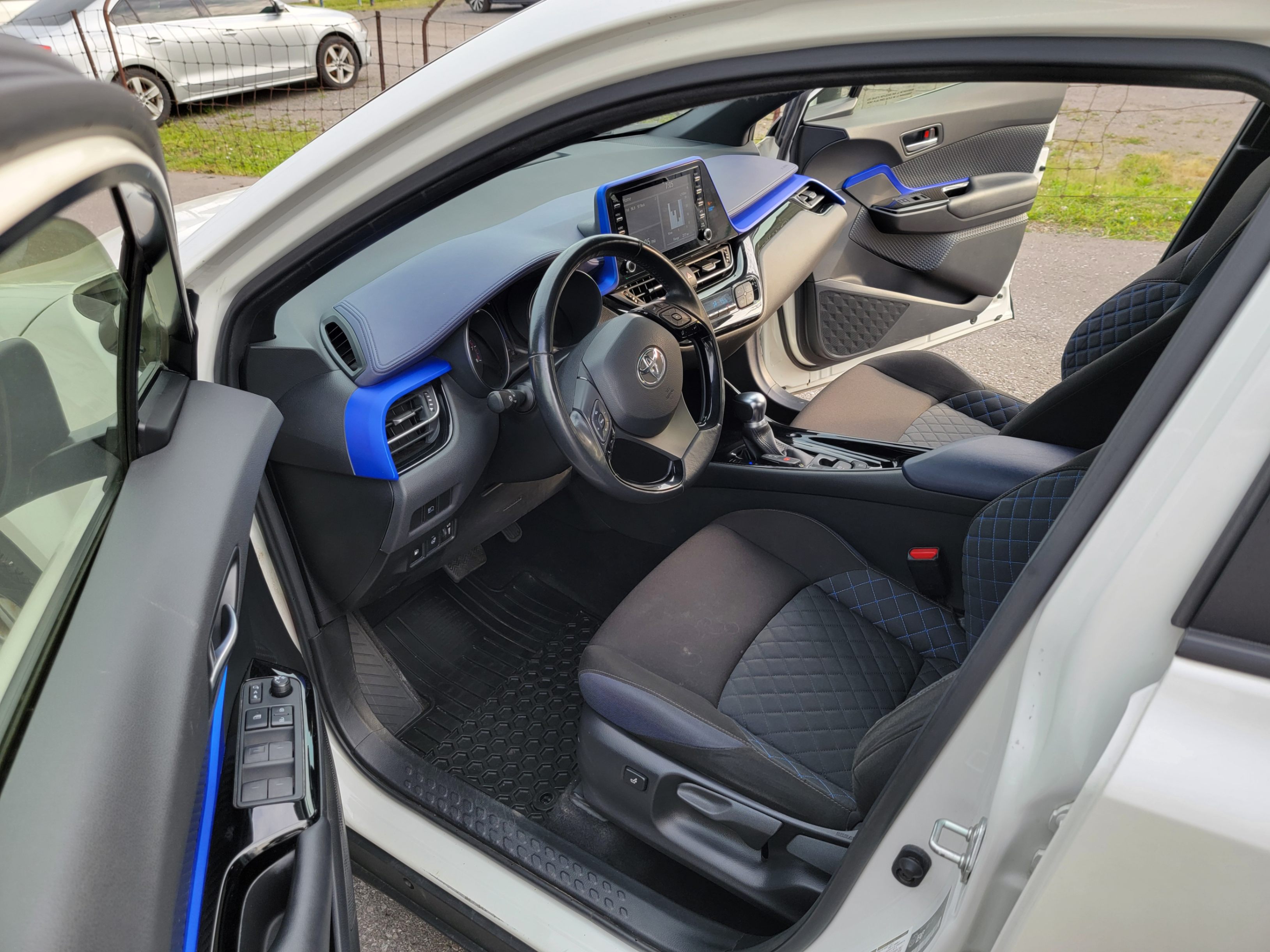 /hunsbroauto/2020-Toyota-C-HR-4411186395592539.jpg