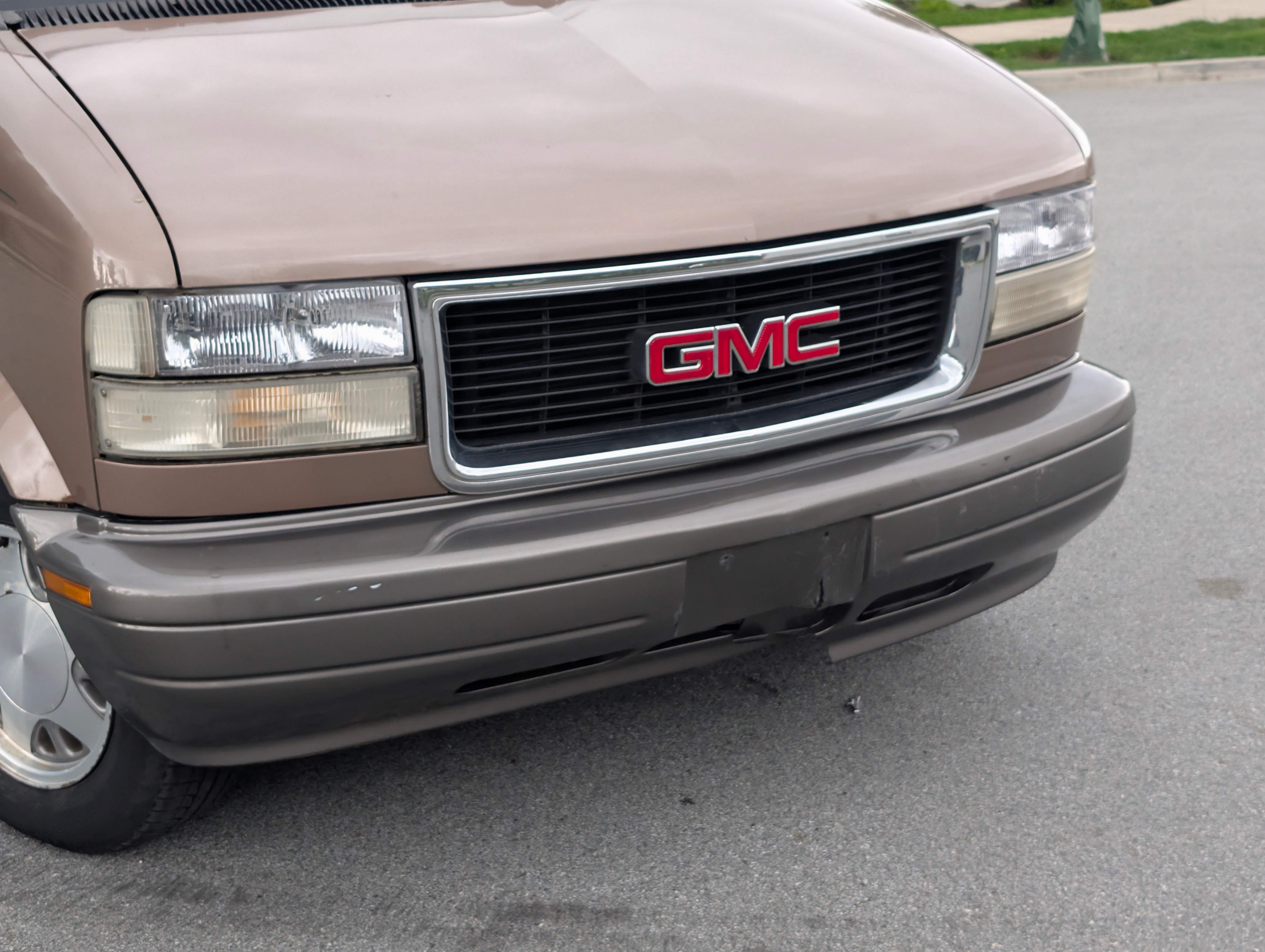 /joemotorltd1/1999-GMC-SafariPassenger-0067676461012253775.jpg