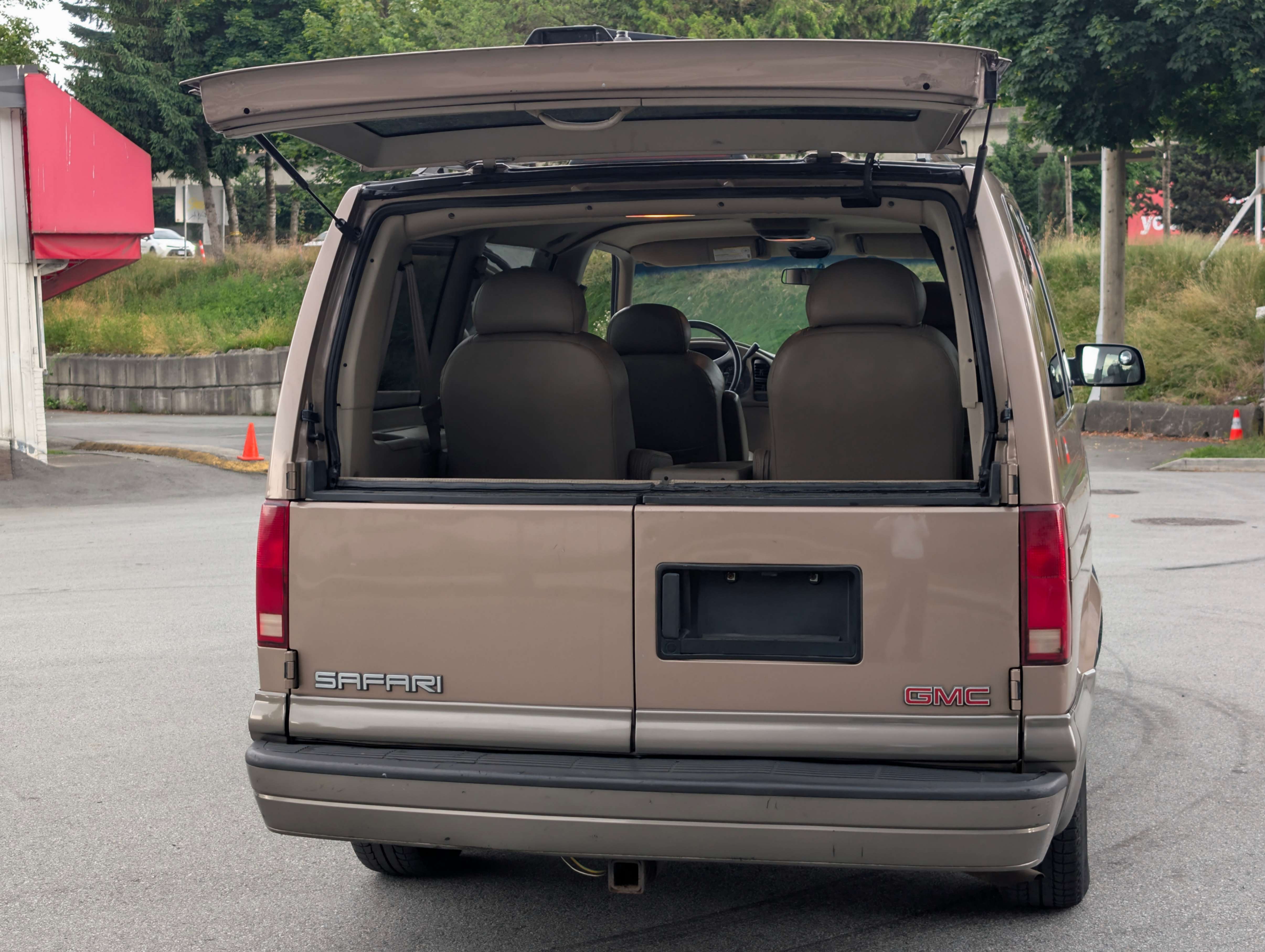 /joemotorltd1/1999-GMC-SafariPassenger-15394287516015748.jpg