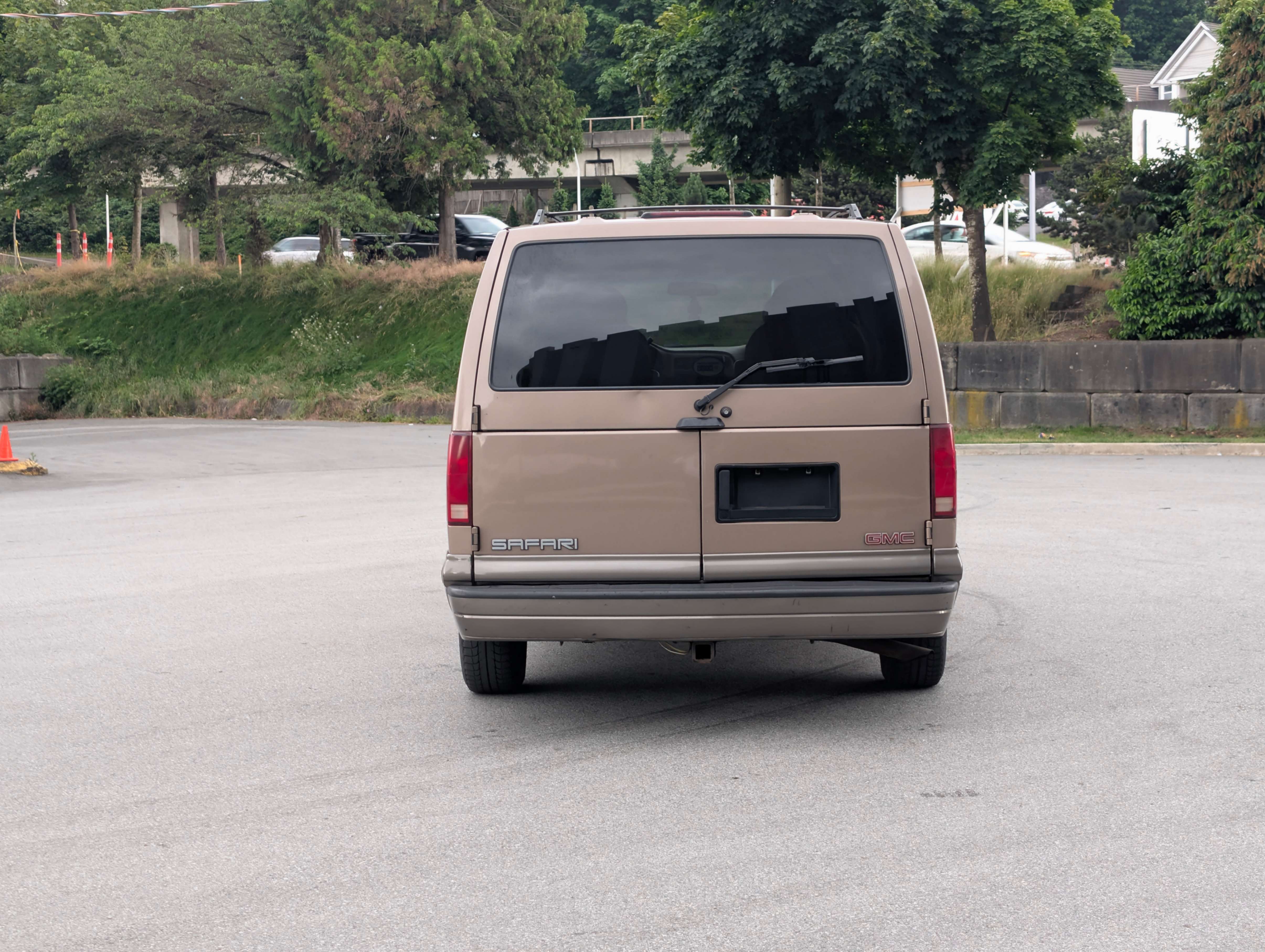 /joemotorltd1/1999-GMC-SafariPassenger-4228944979022706.jpg