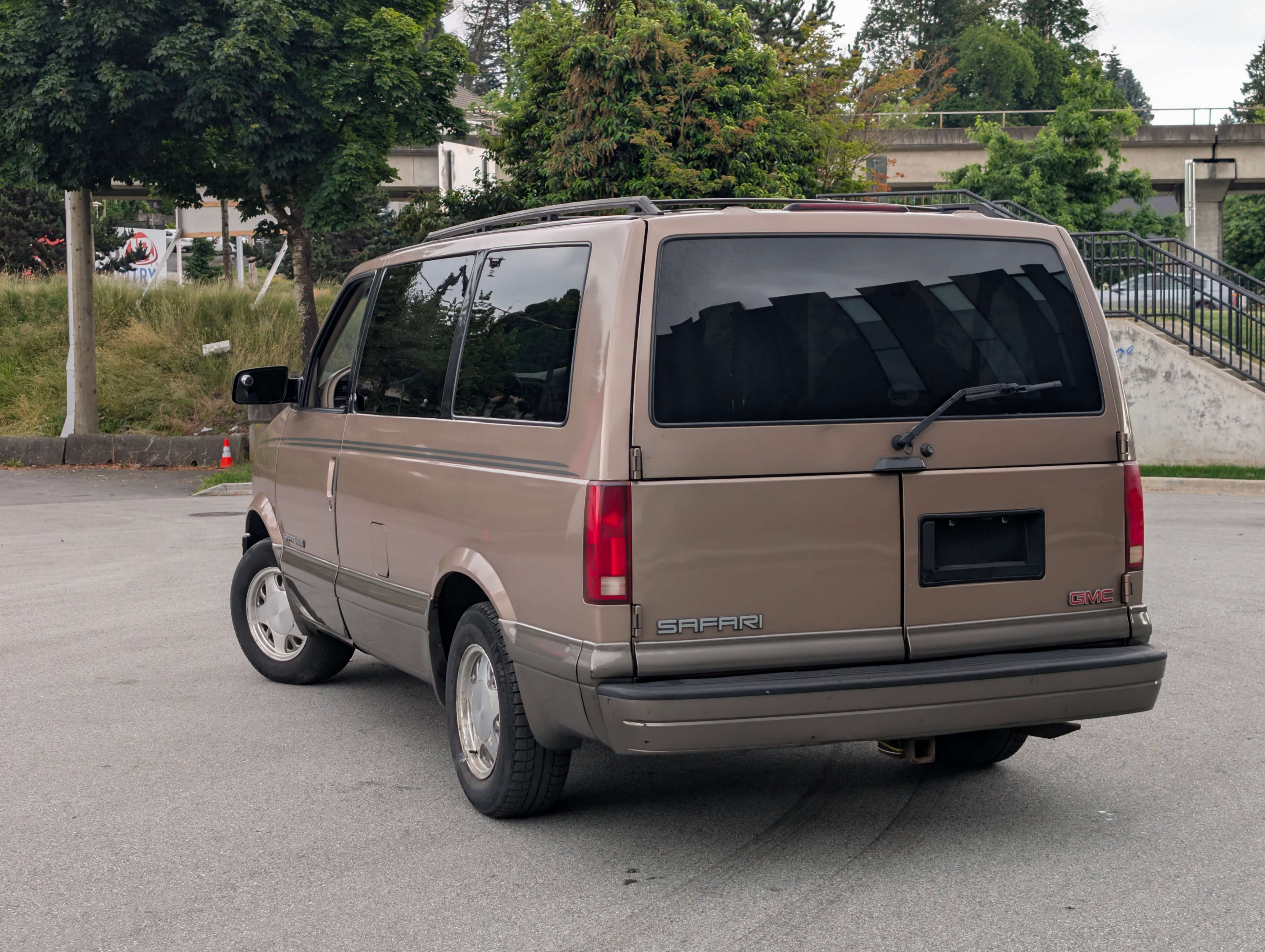 /joemotorltd1/1999-GMC-SafariPassenger-4550409089307097.jpg