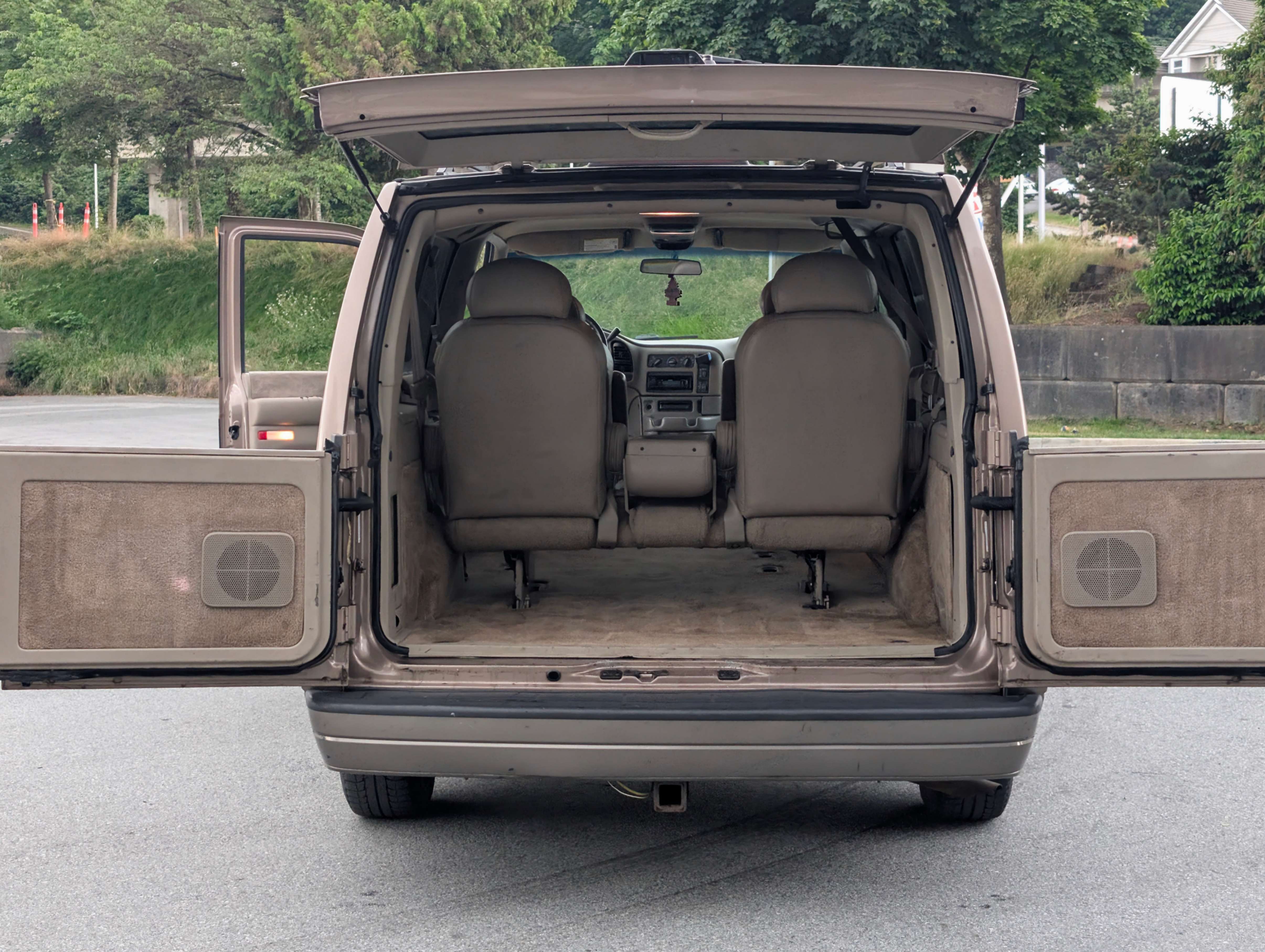 /joemotorltd1/1999-GMC-SafariPassenger-5079484931265923.jpg