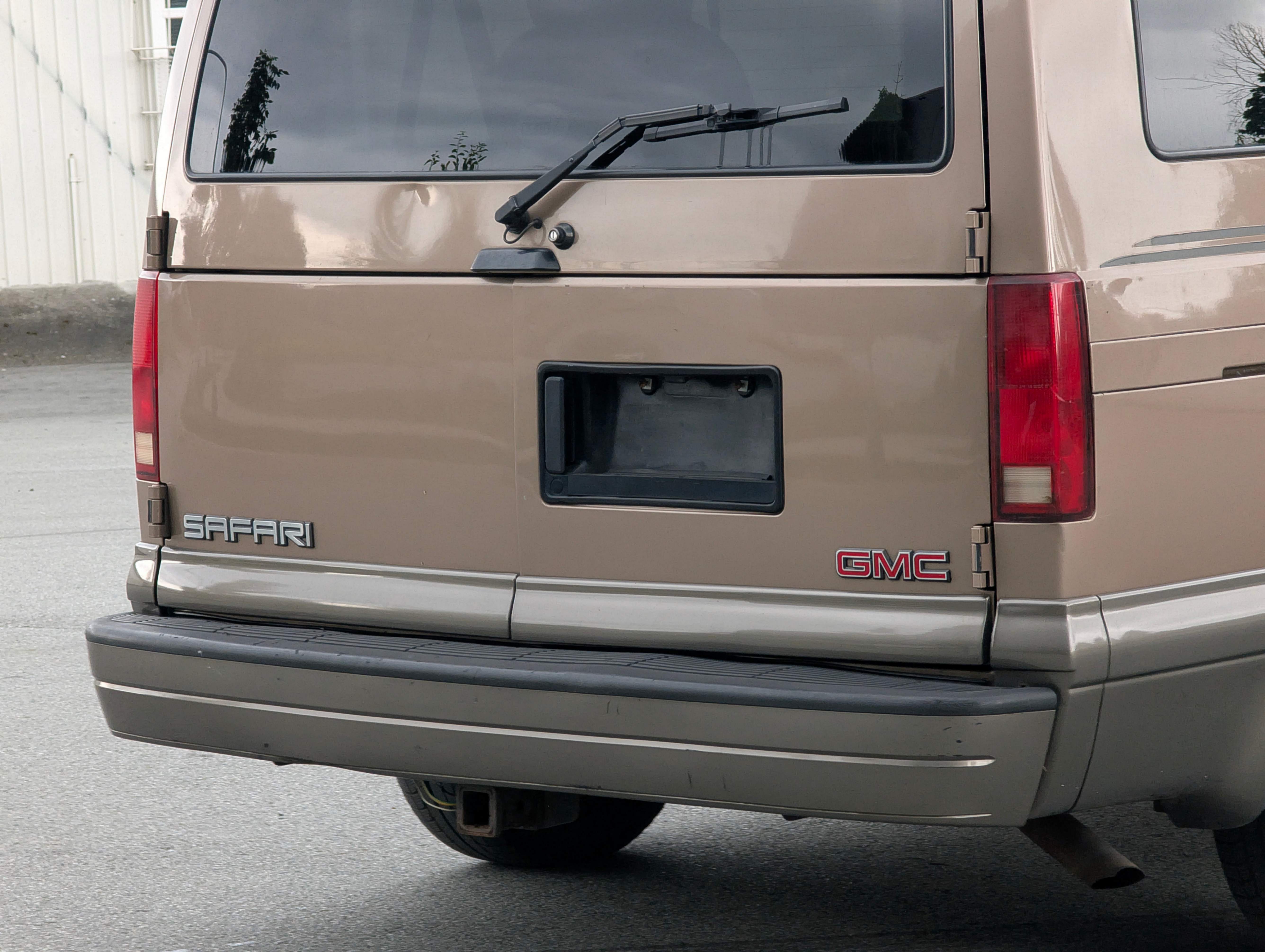 /joemotorltd1/1999-GMC-SafariPassenger-8667912582996915.jpg