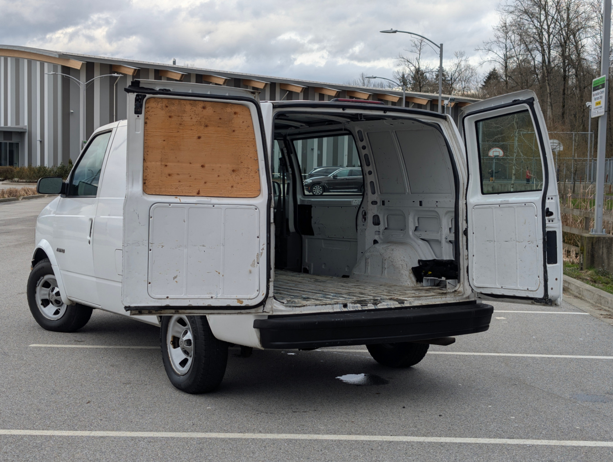 /joemotorltd1/2000-Chevrolet-AstroCargo-1649694787602649.jpg