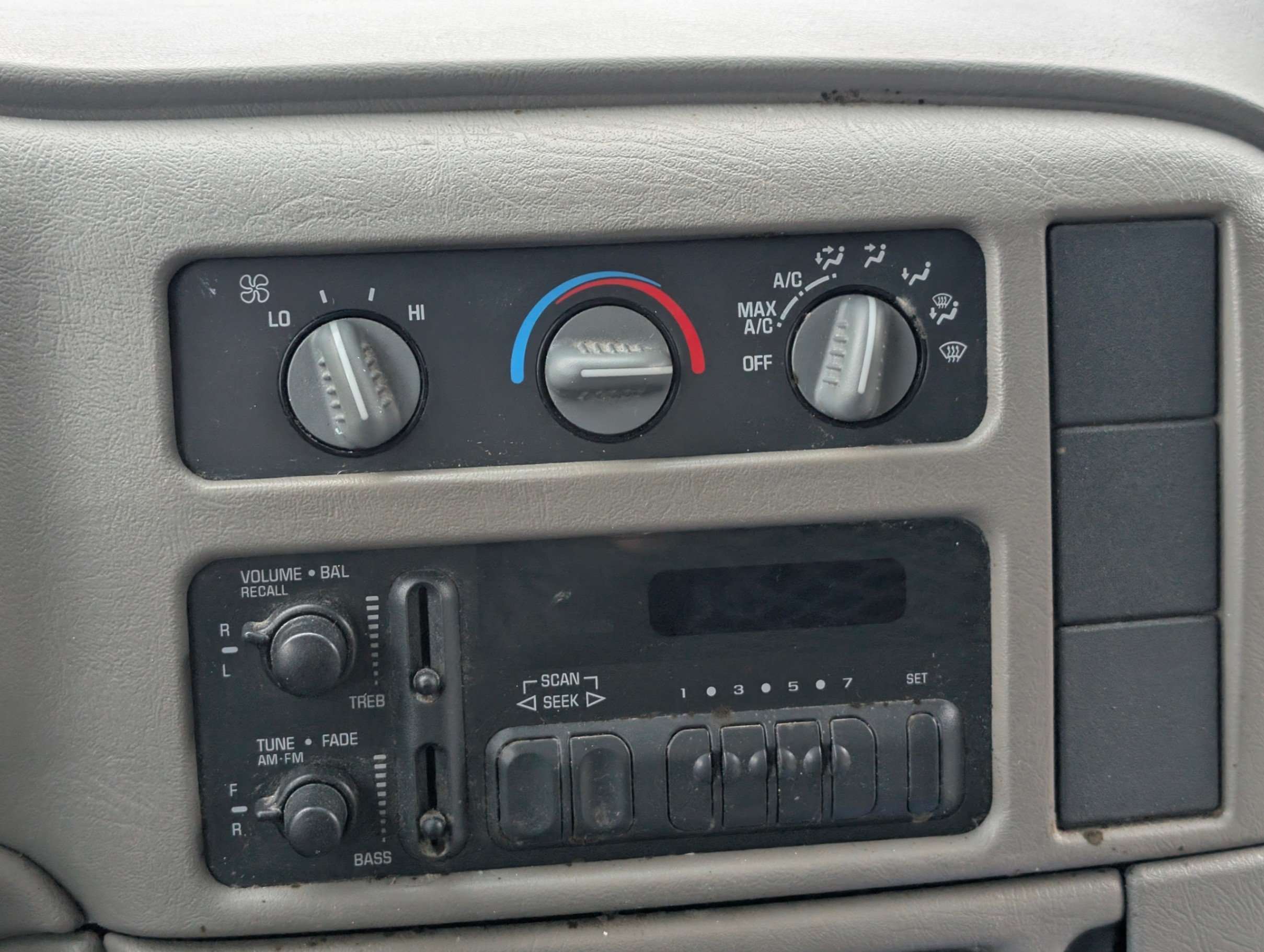 /joemotorltd1/2003-GMC-Safari-37801435308571074.jpg