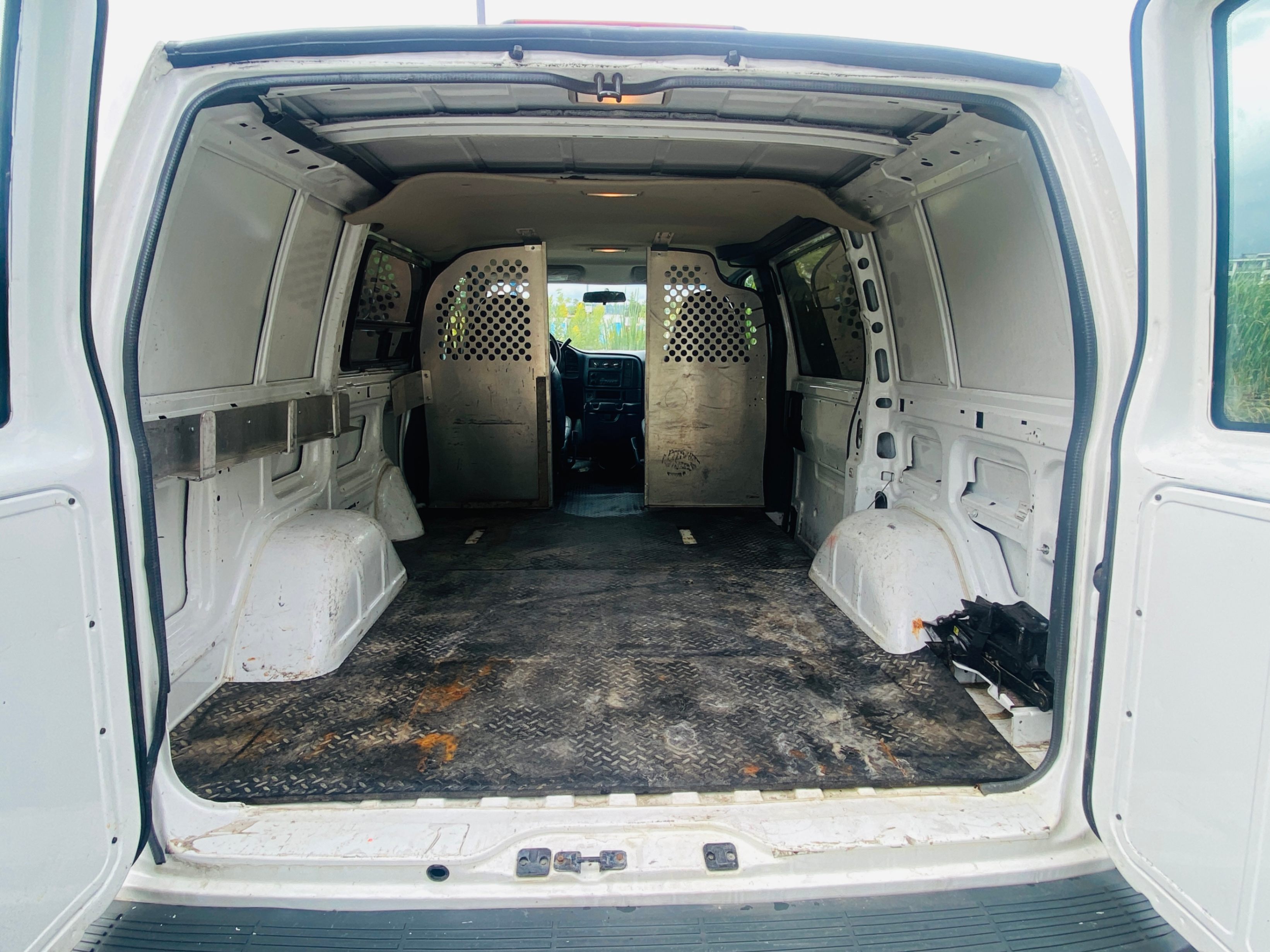 /joemotorltd1/2003-GMC-SafariCargo-13494568546800778.jpg