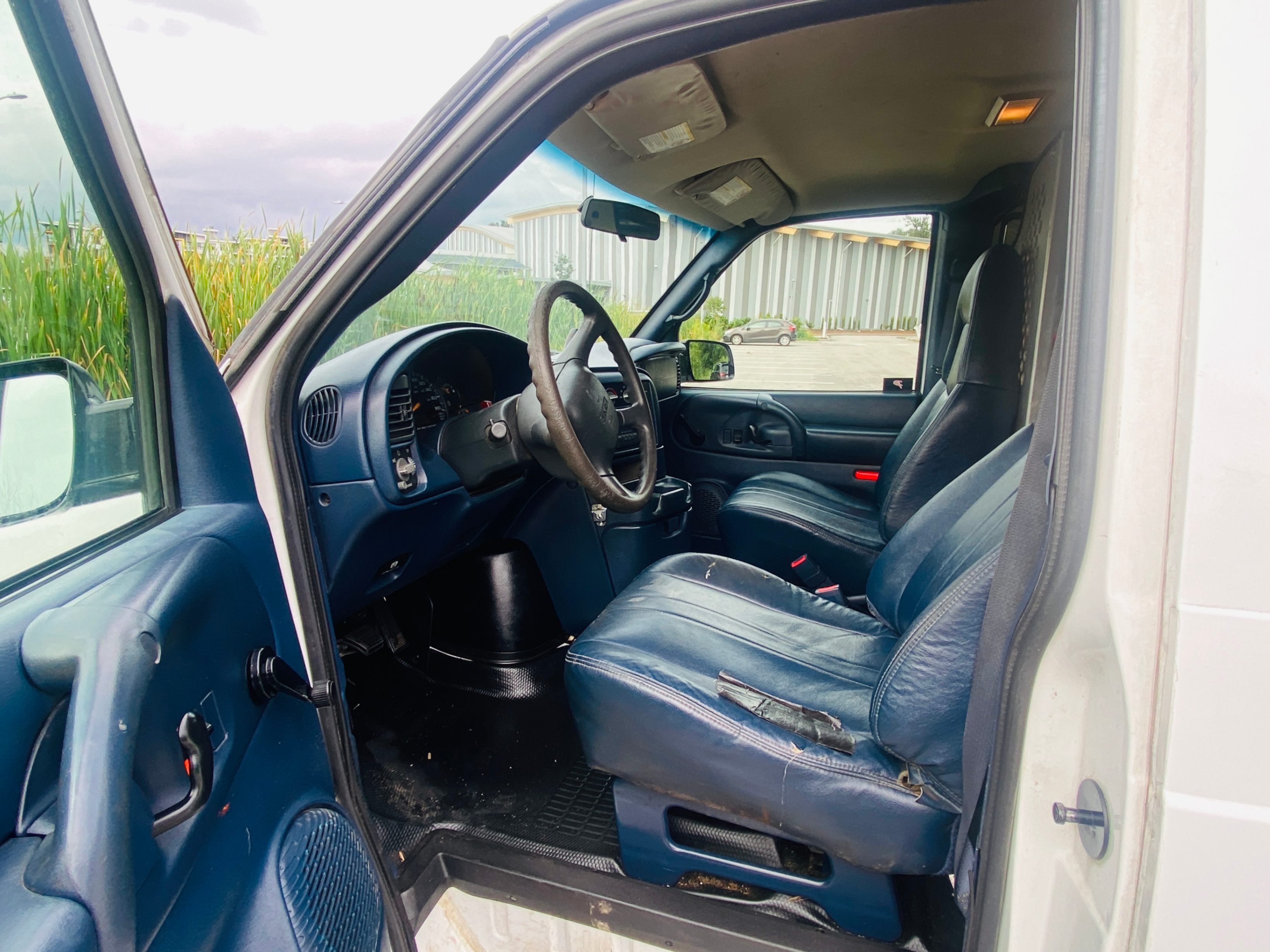 /joemotorltd1/2003-GMC-SafariCargo-7003308028692417.jpg