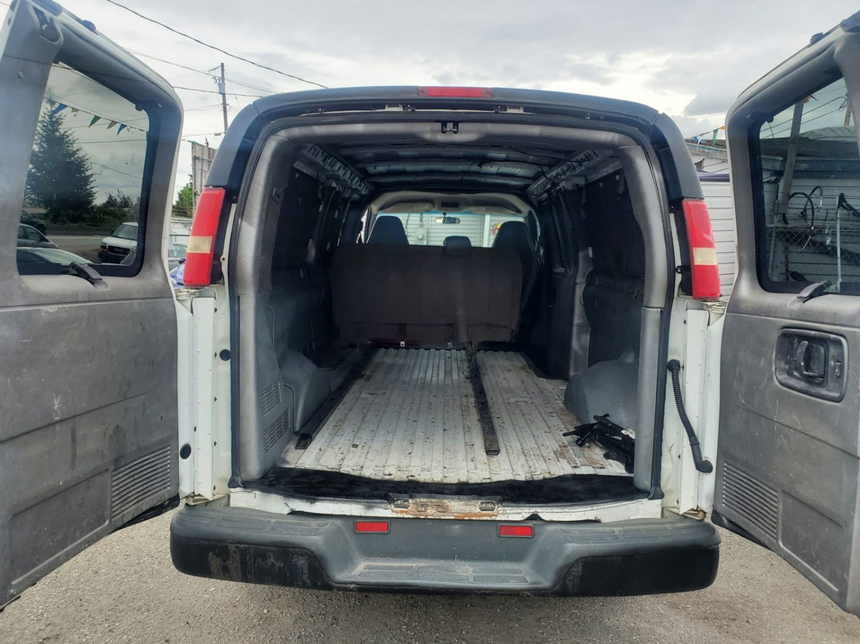 /joemotorltd1/2003-GMC-SavanaPassenger-5770104599717159.jpg