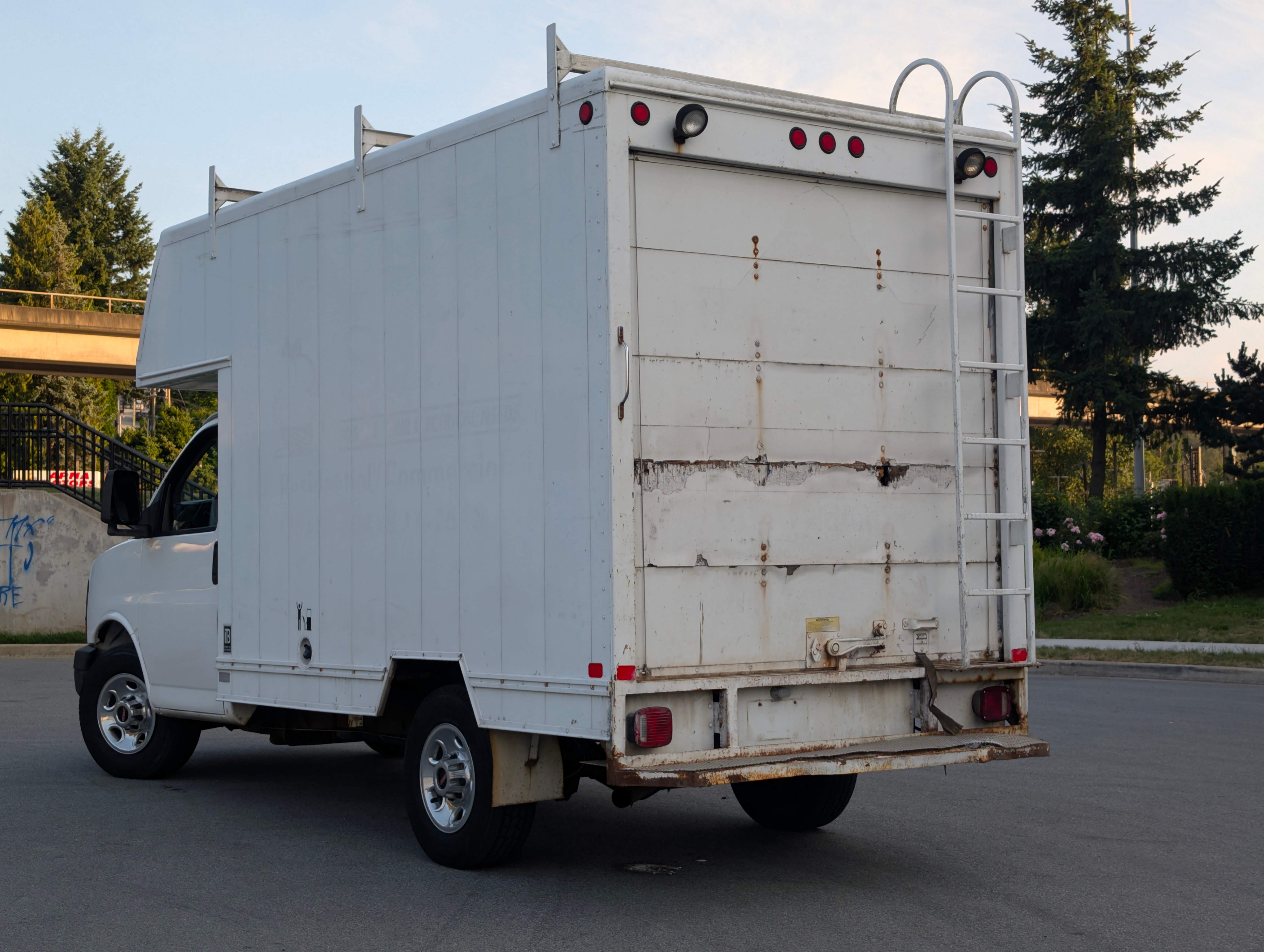 /joemotorltd1/2005-GMC-SavanaSpecial-34253302664922236.jpg