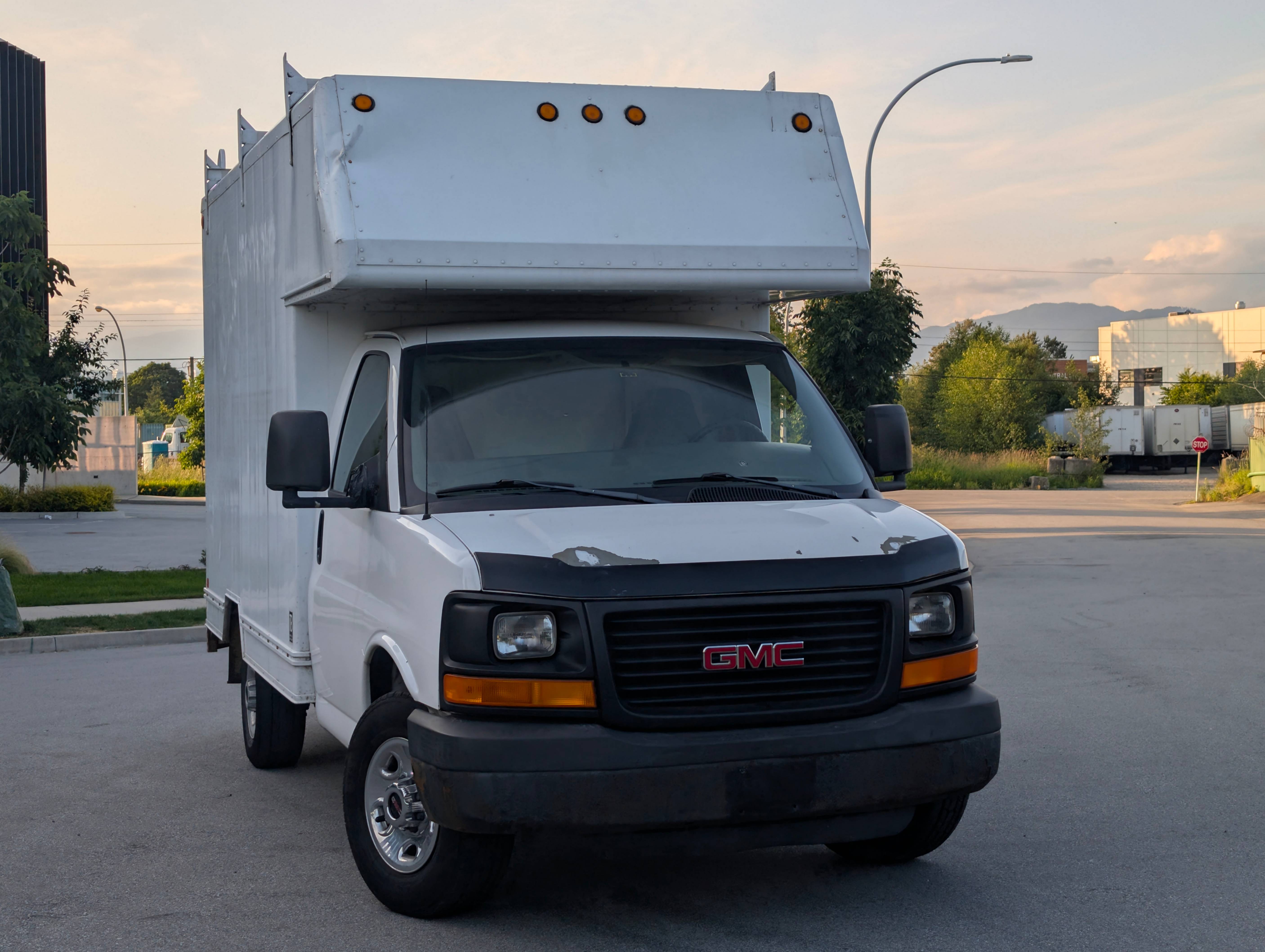 /joemotorltd1/2005-GMC-SavanaSpecial-6566221463605271.jpg