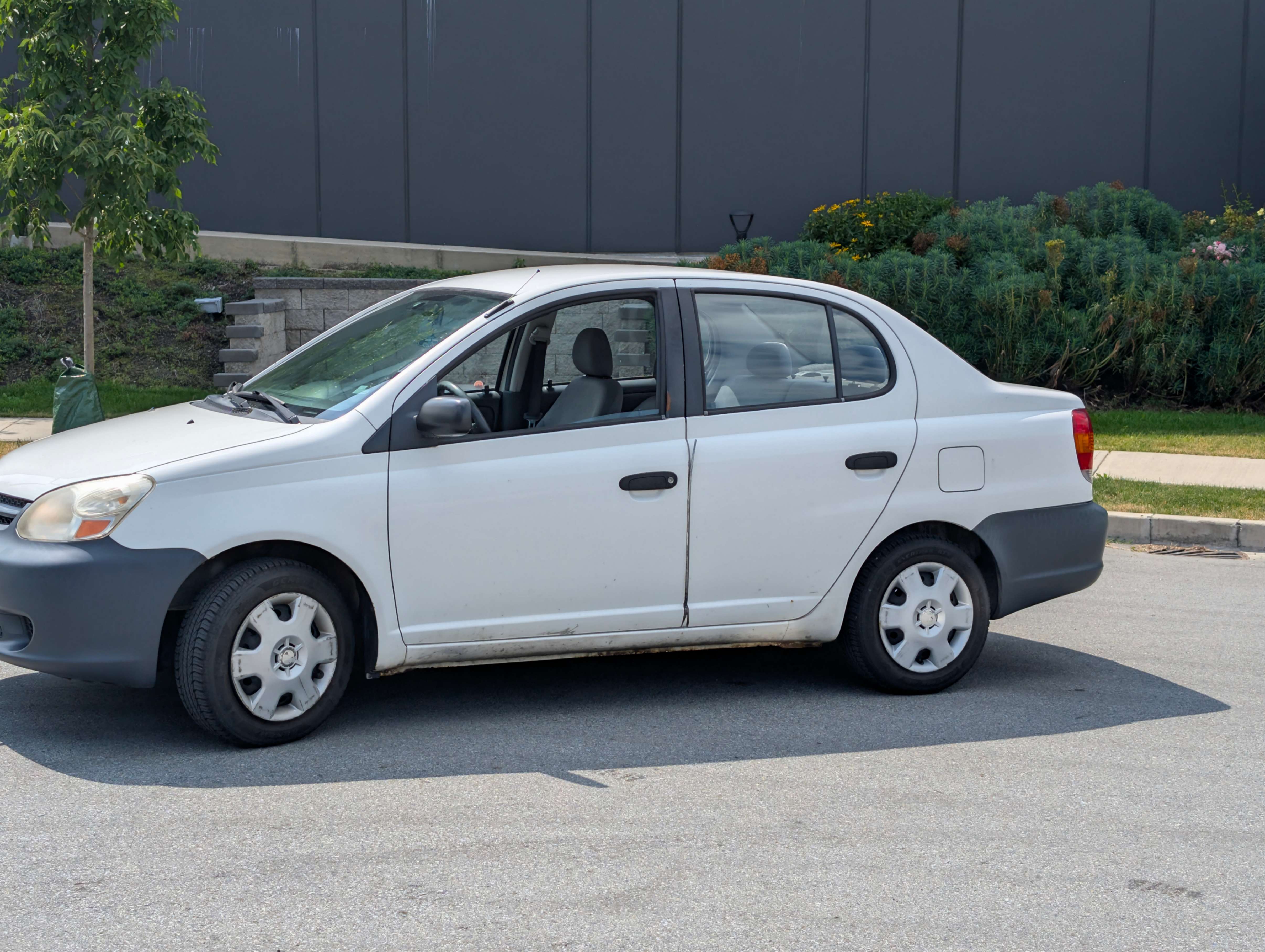 /joemotorltd1/2005-Toyota-Echo-8210120621393378.jpg