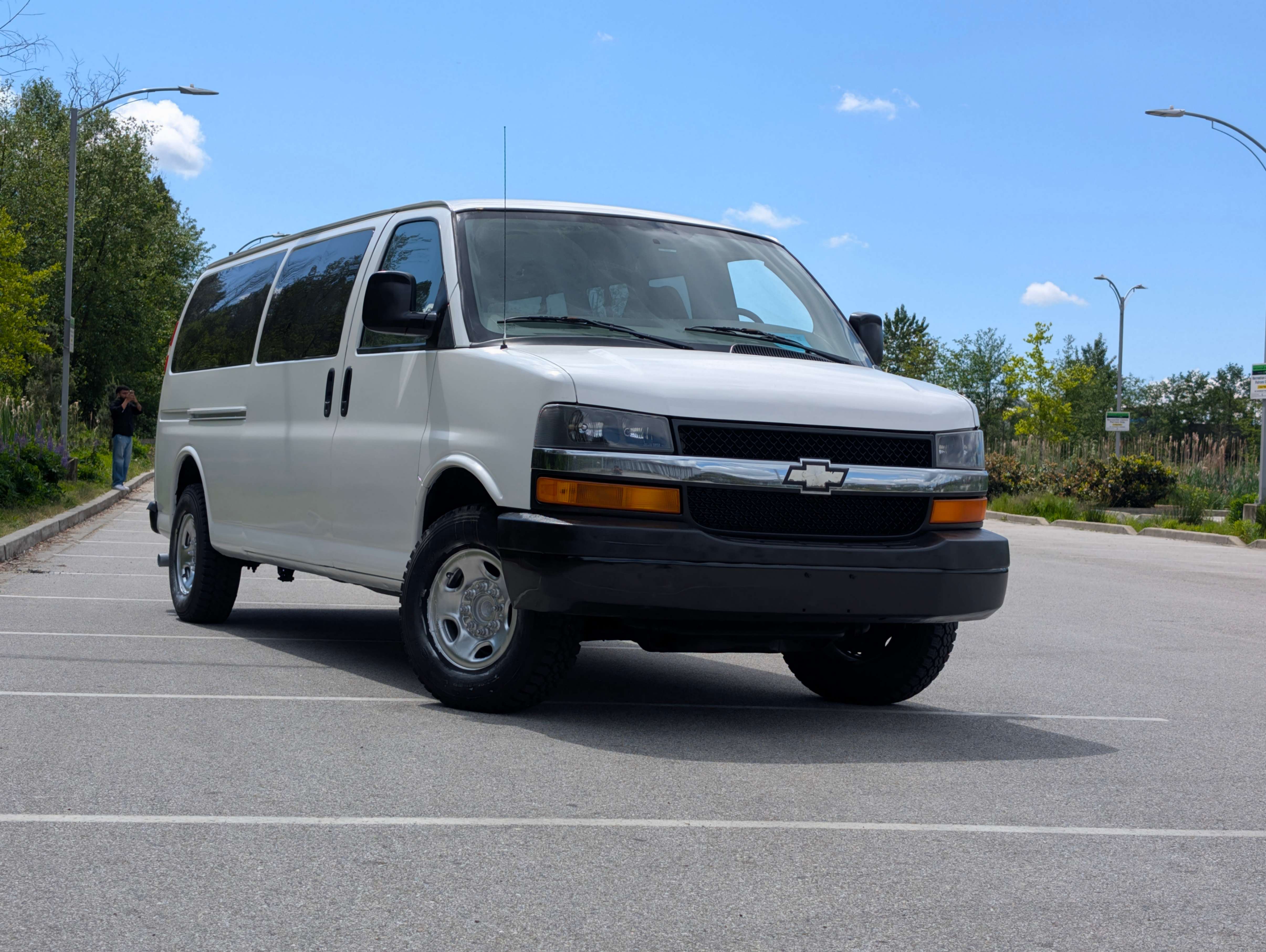 /joemotorltd1/2008-Chevrolet-ExpressPassenger-06976421700532076.jpg