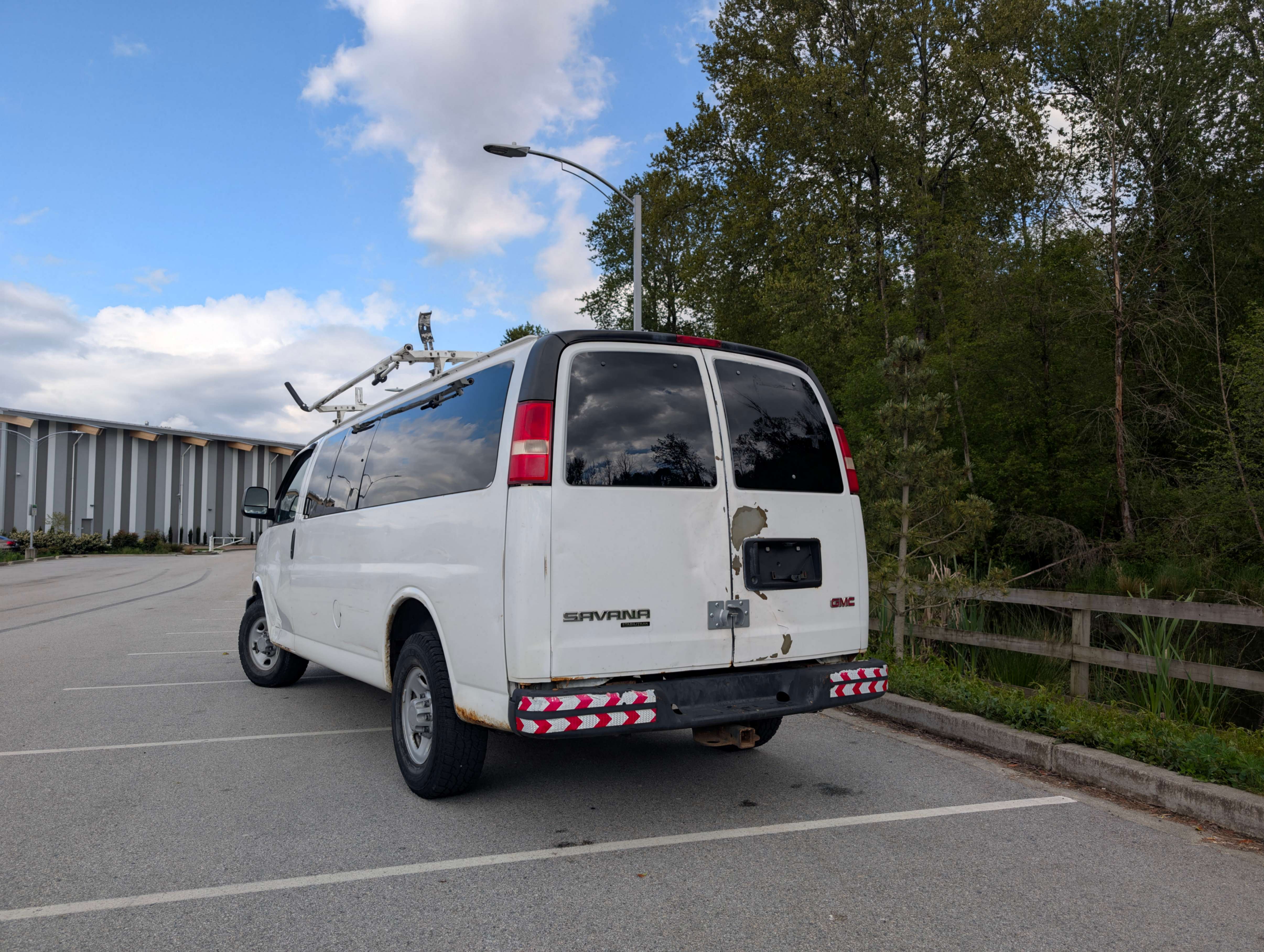 /joemotorltd1/2008-GMC-SavanaPassenger-13205391400710131.jpg