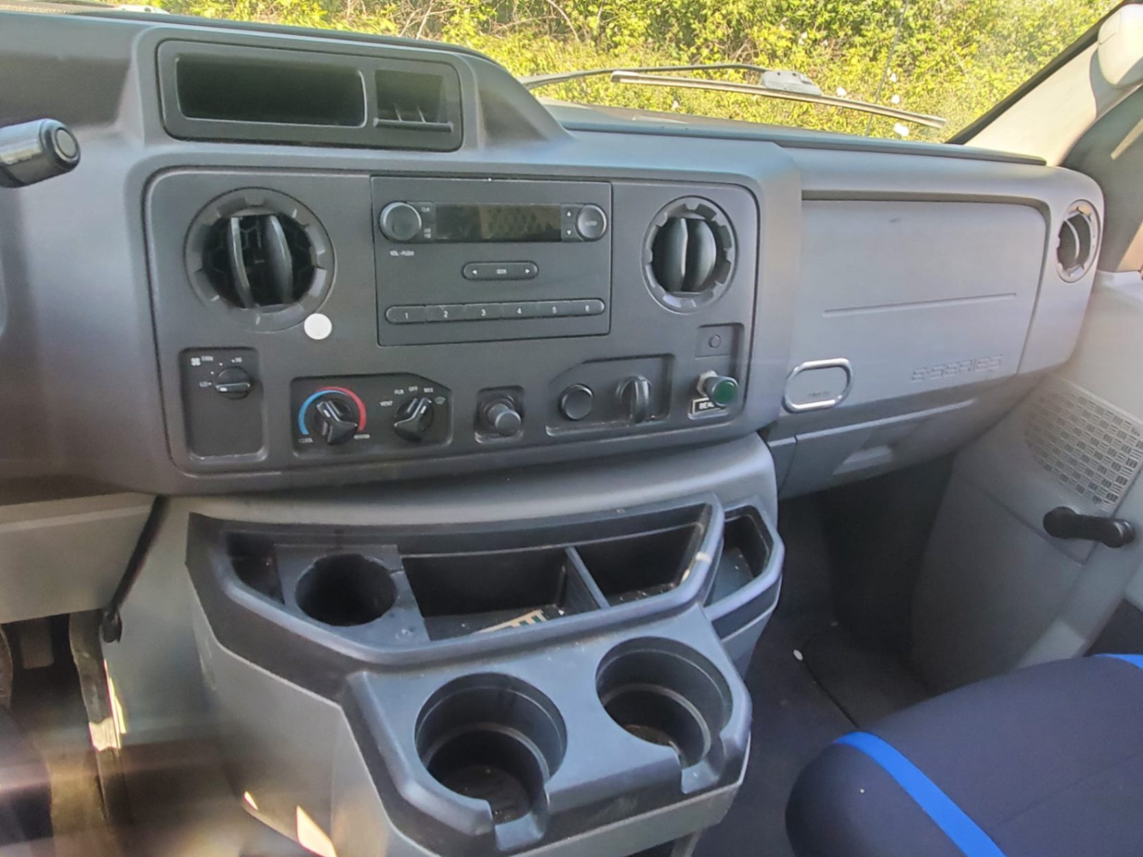 /joemotorltd1/2009-Ford-EconolineCargo-25601368060910934.jpg