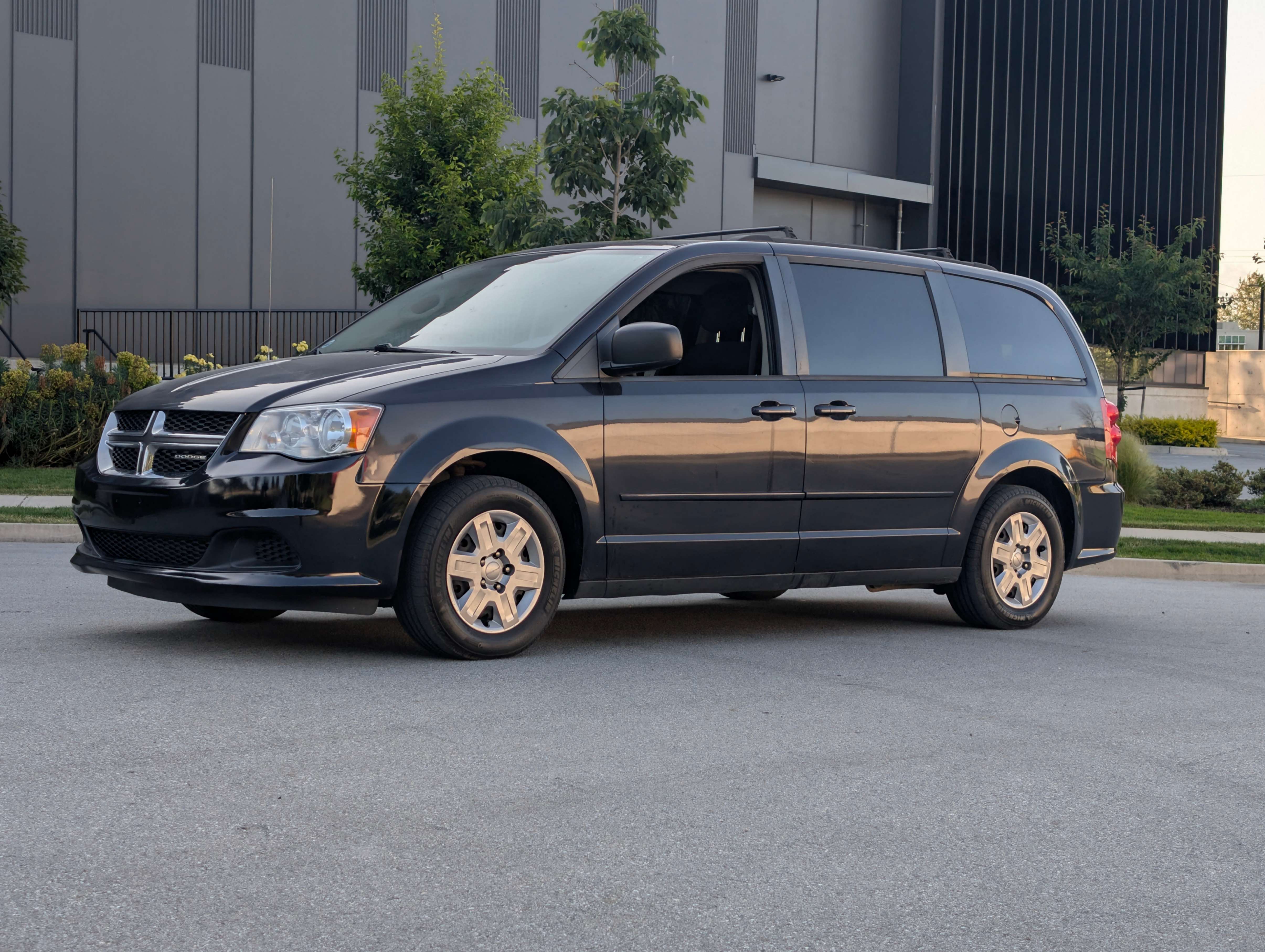 /joemotorltd1/2011-Dodge-GrandCaravan-23981520417528168.jpg