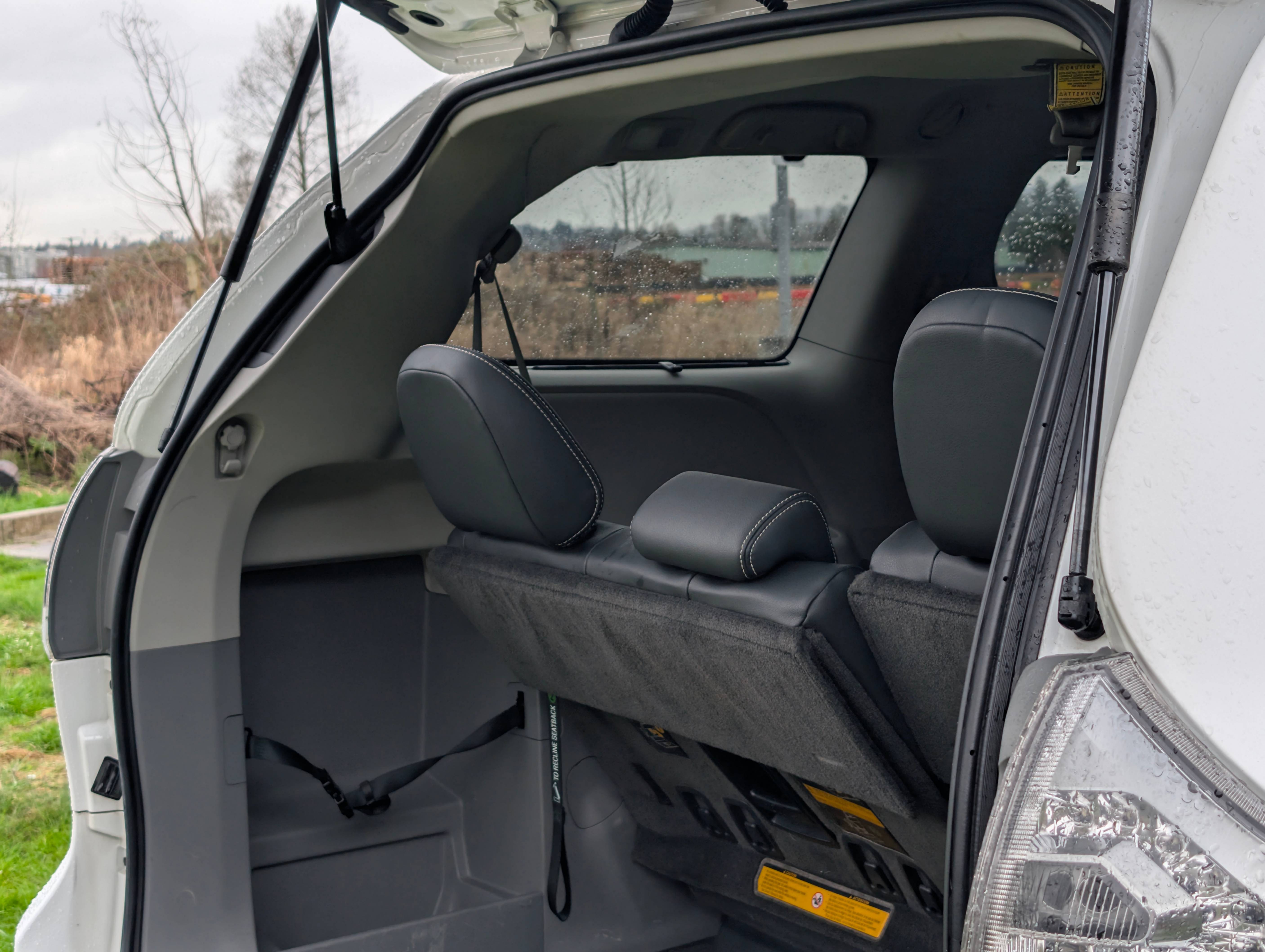 /joemotorltd1/2011-Toyota-Sienna-1849150144865026.jpg