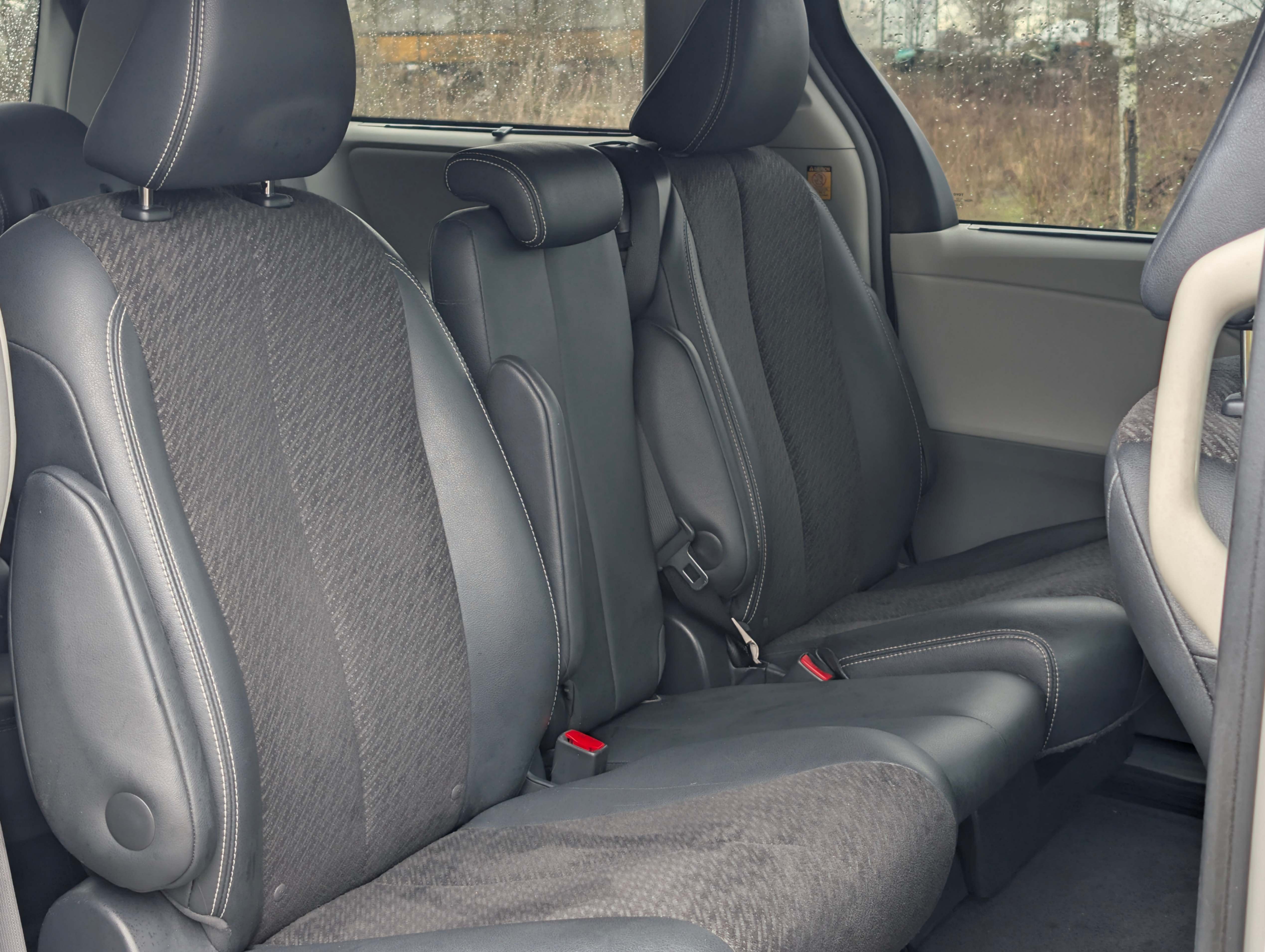 /joemotorltd1/2011-Toyota-Sienna-3878078183969824.jpg