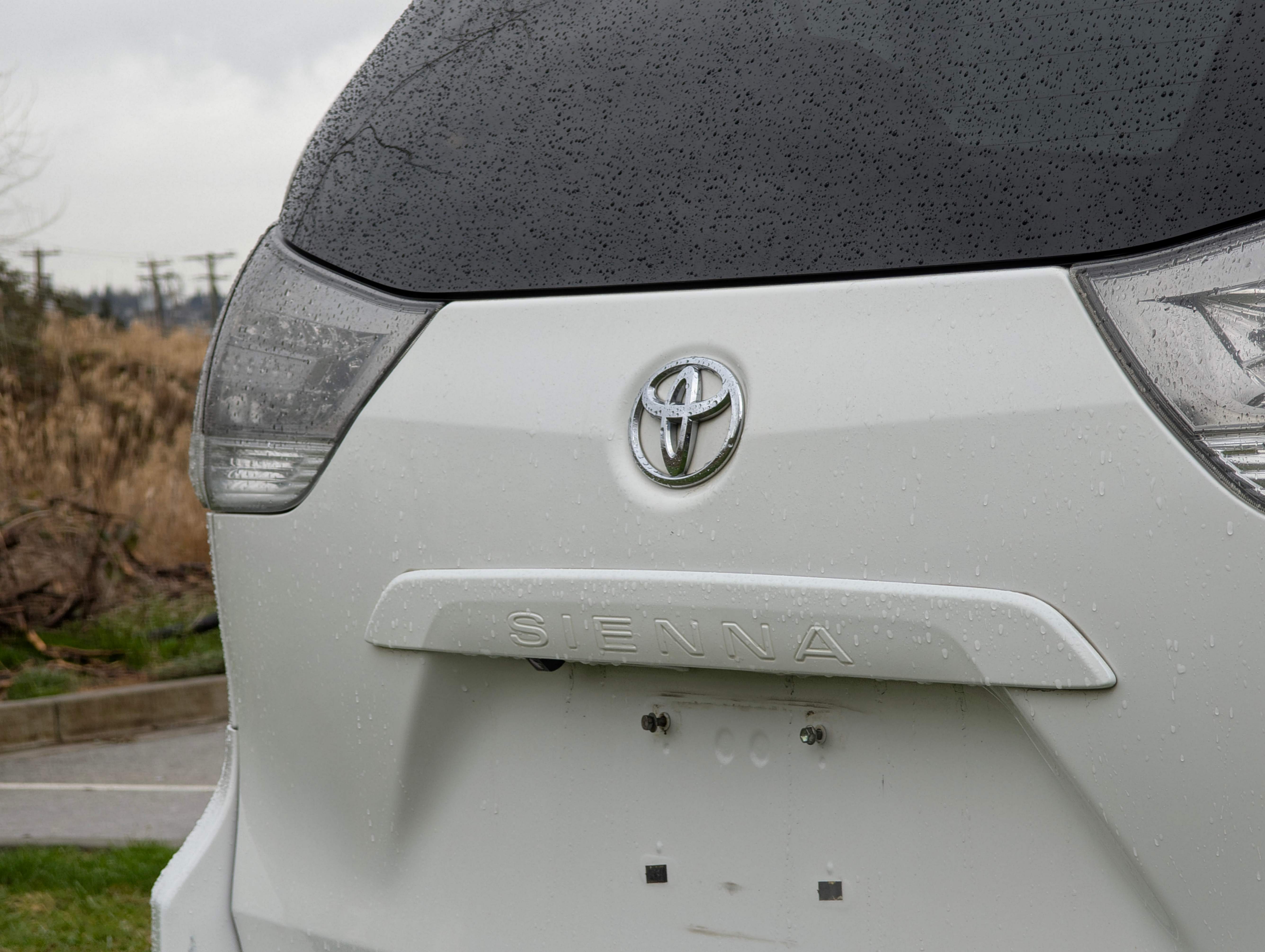 /joemotorltd1/2011-Toyota-Sienna-5820293536117602.jpg