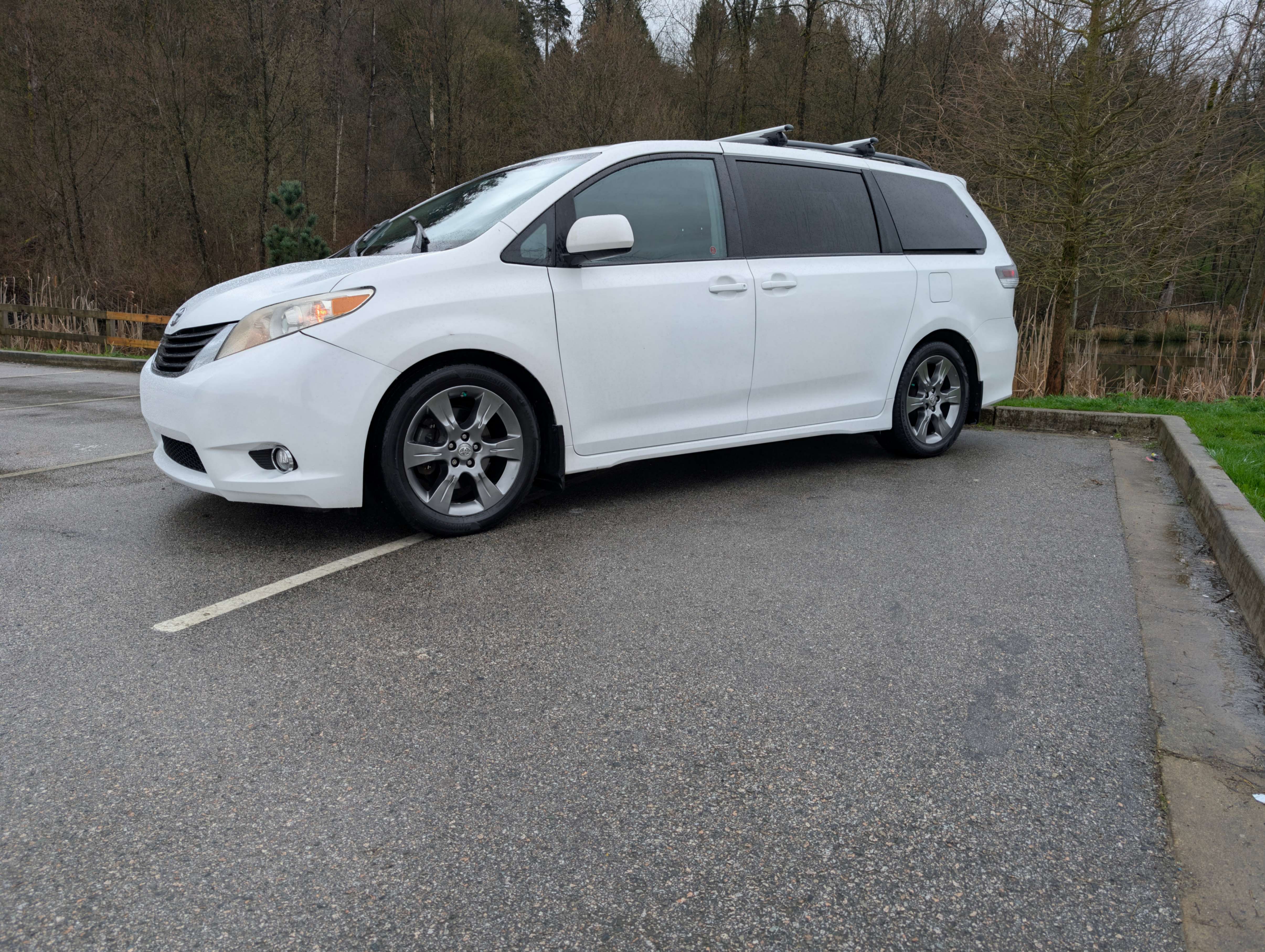/joemotorltd1/2011-Toyota-Sienna-6333420240745944.jpg