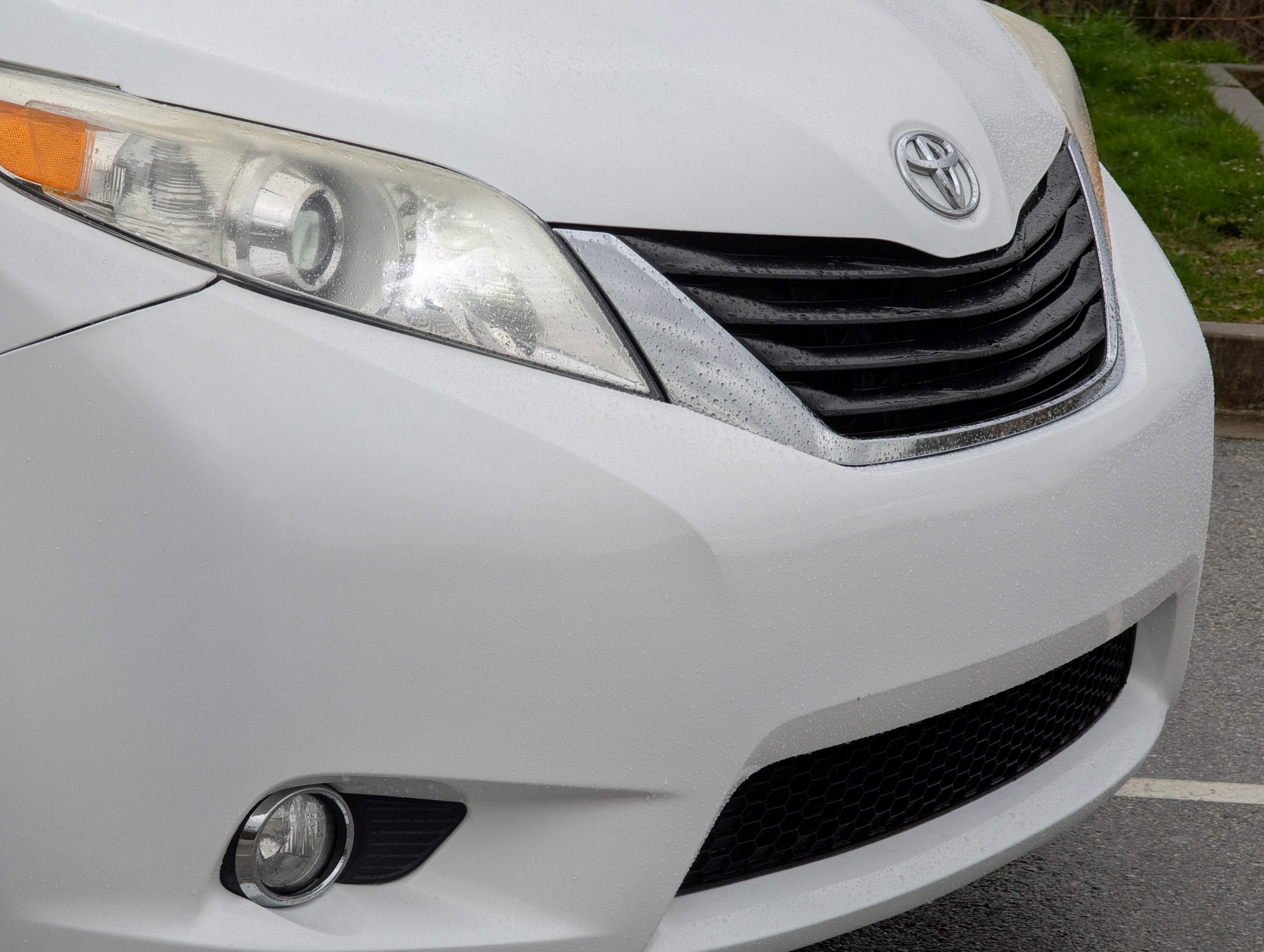 /joemotorltd1/2011-Toyota-Sienna-6884360052822218.jpg