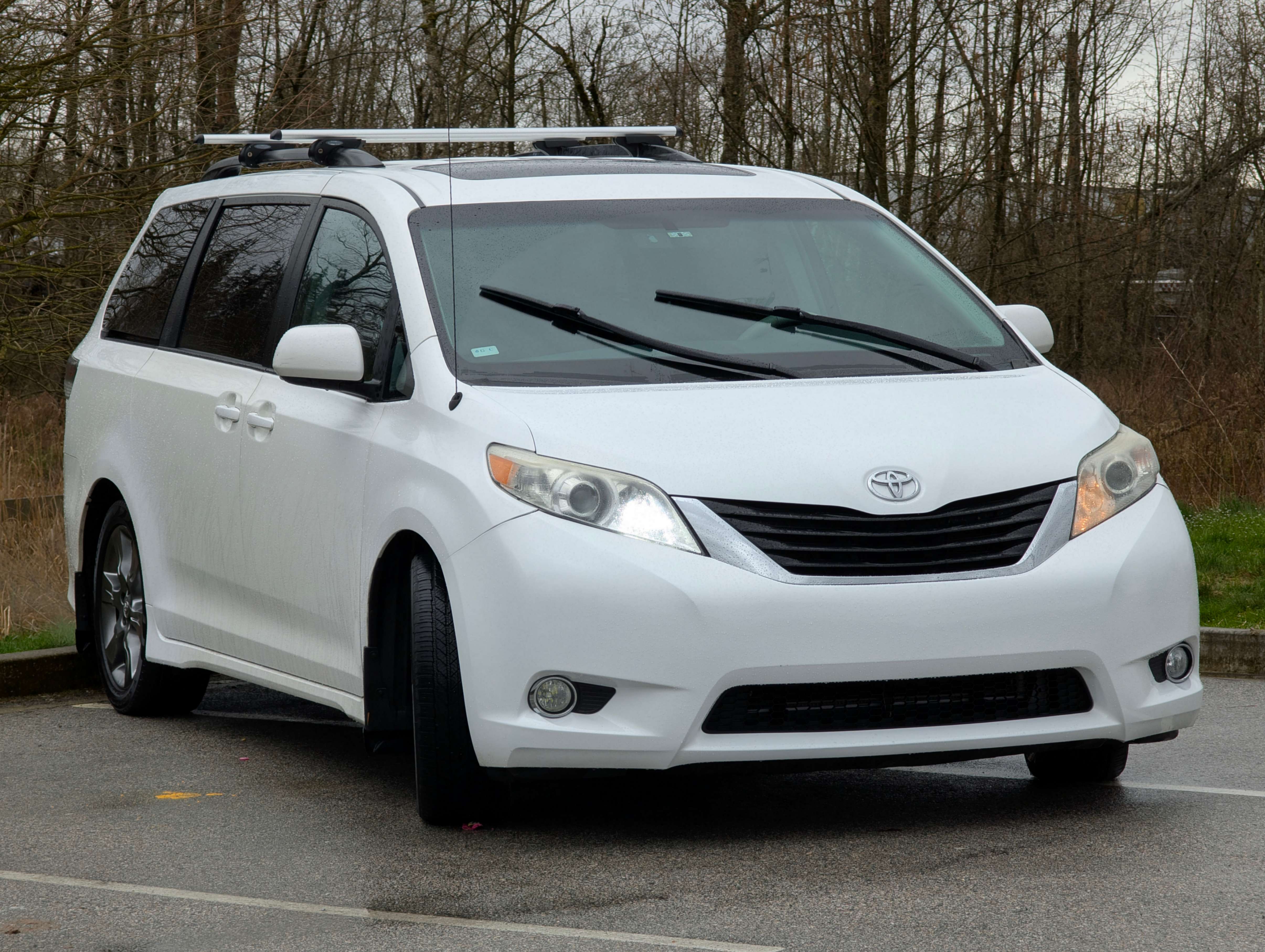 /joemotorltd1/2011-Toyota-Sienna-7245218198568315.jpg