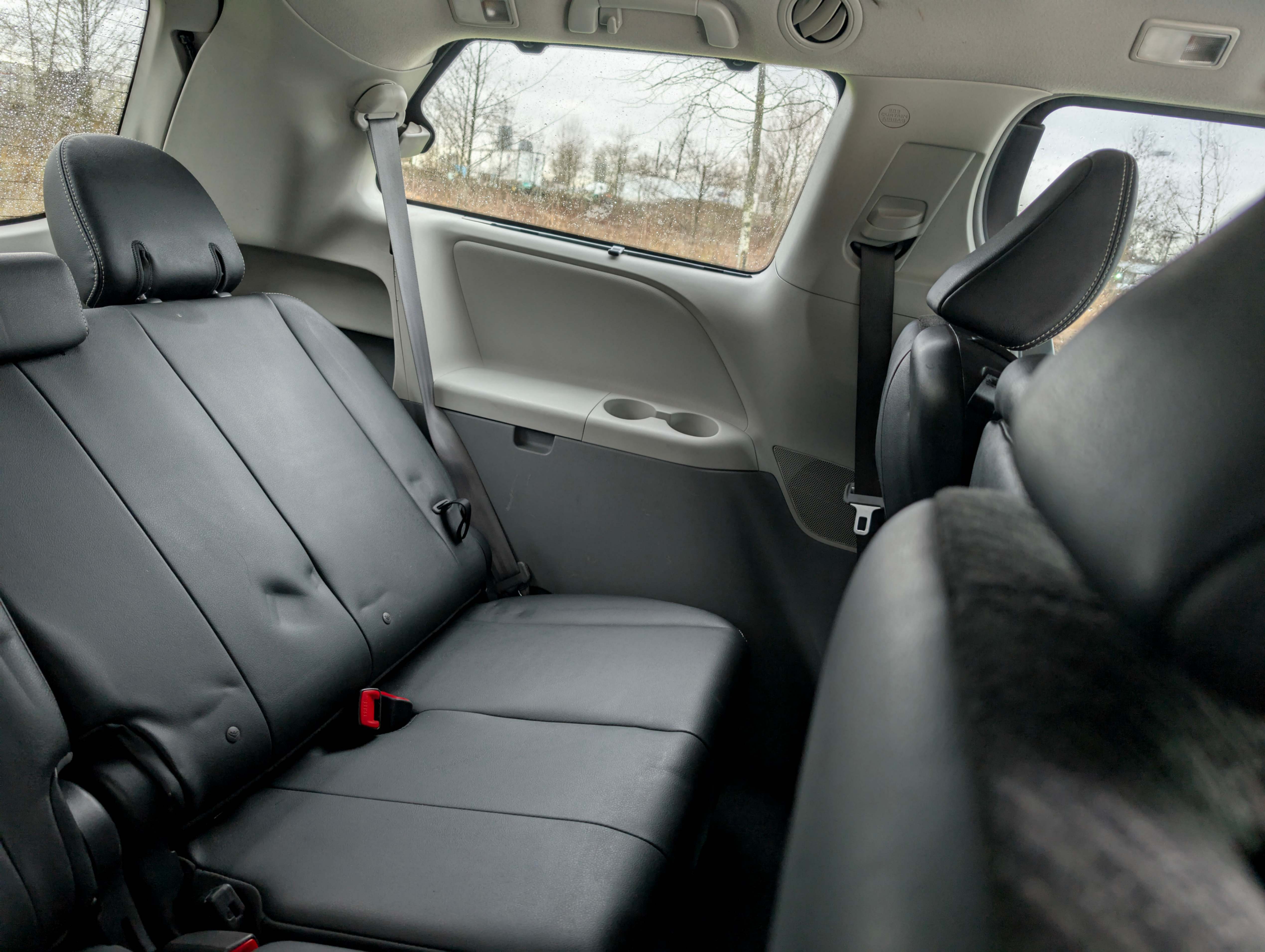 /joemotorltd1/2011-Toyota-Sienna-7922640843385012.jpg