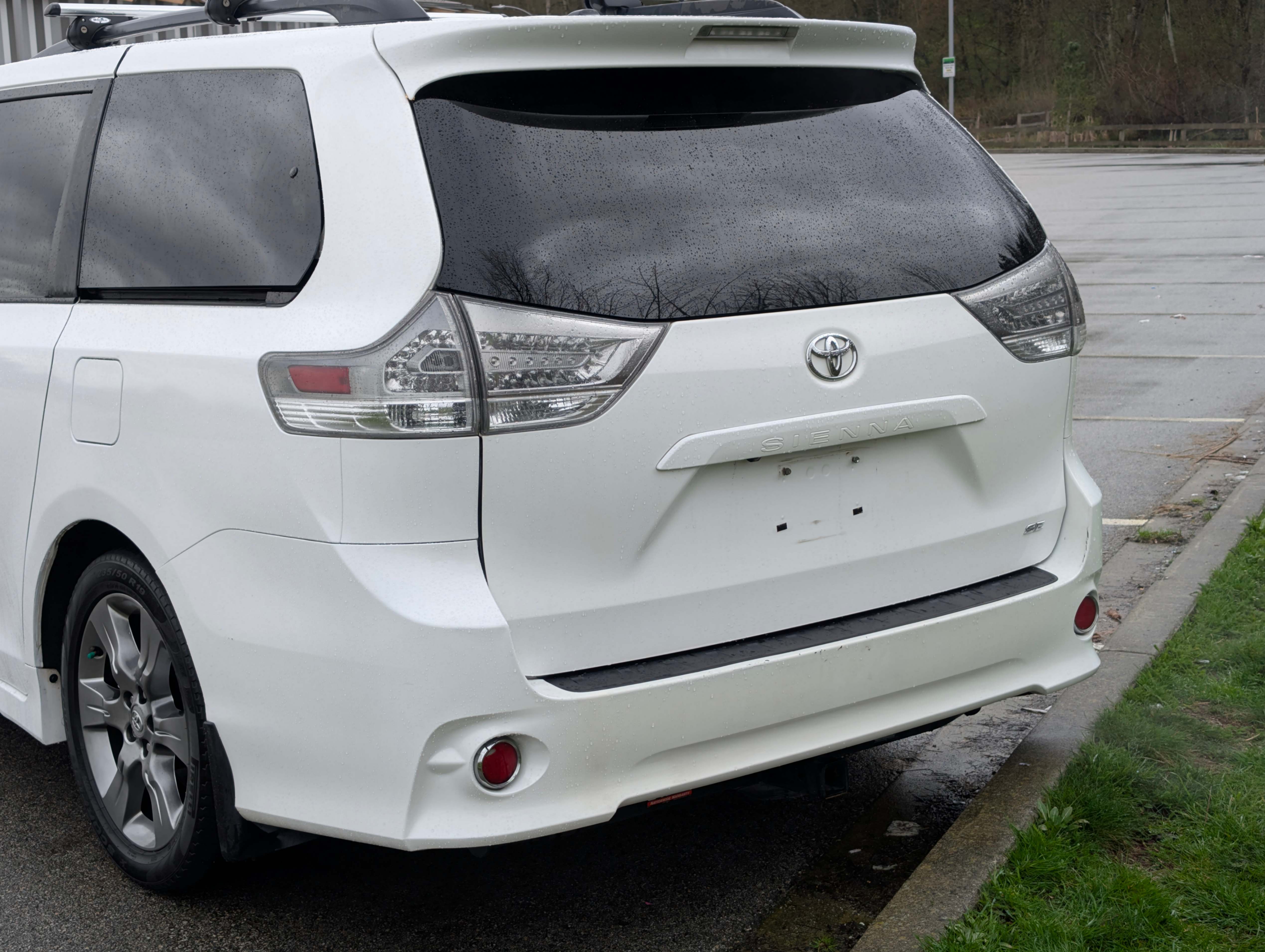 /joemotorltd1/2011-Toyota-Sienna-8143783626052954.jpg