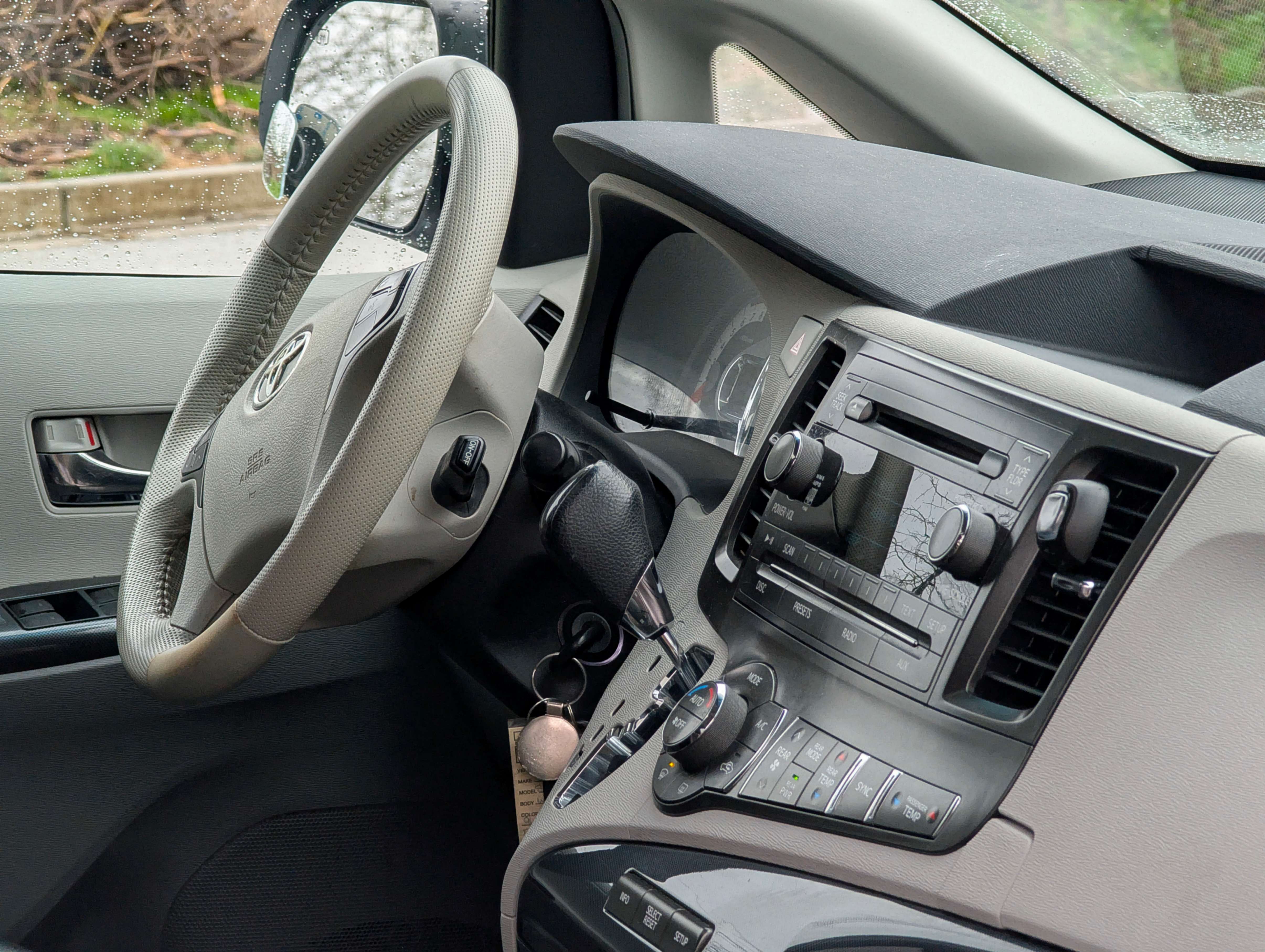 /joemotorltd1/2011-Toyota-Sienna-9109952766385114.jpg