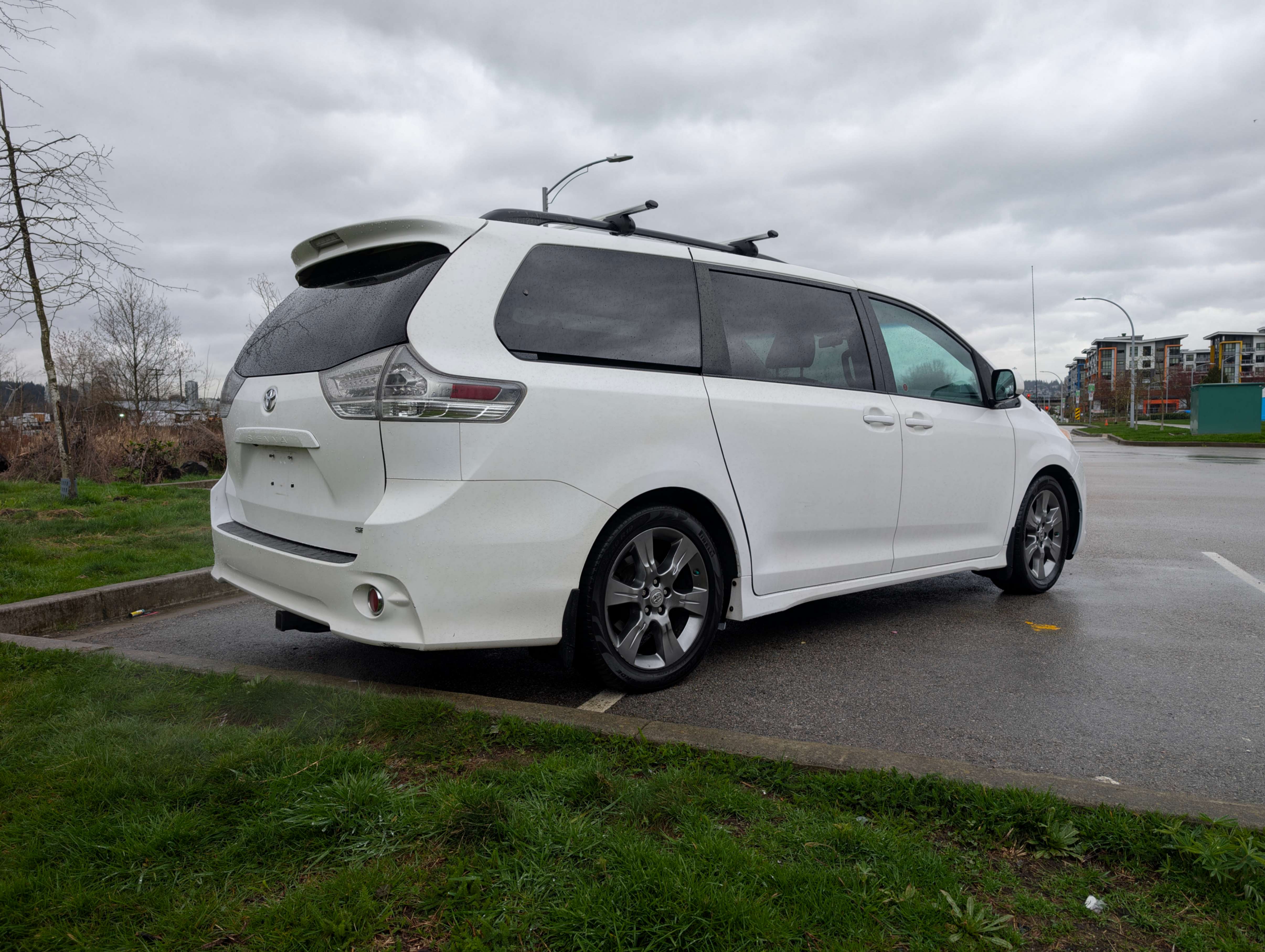 /joemotorltd1/2011-Toyota-Sienna-9174049474243007.jpg