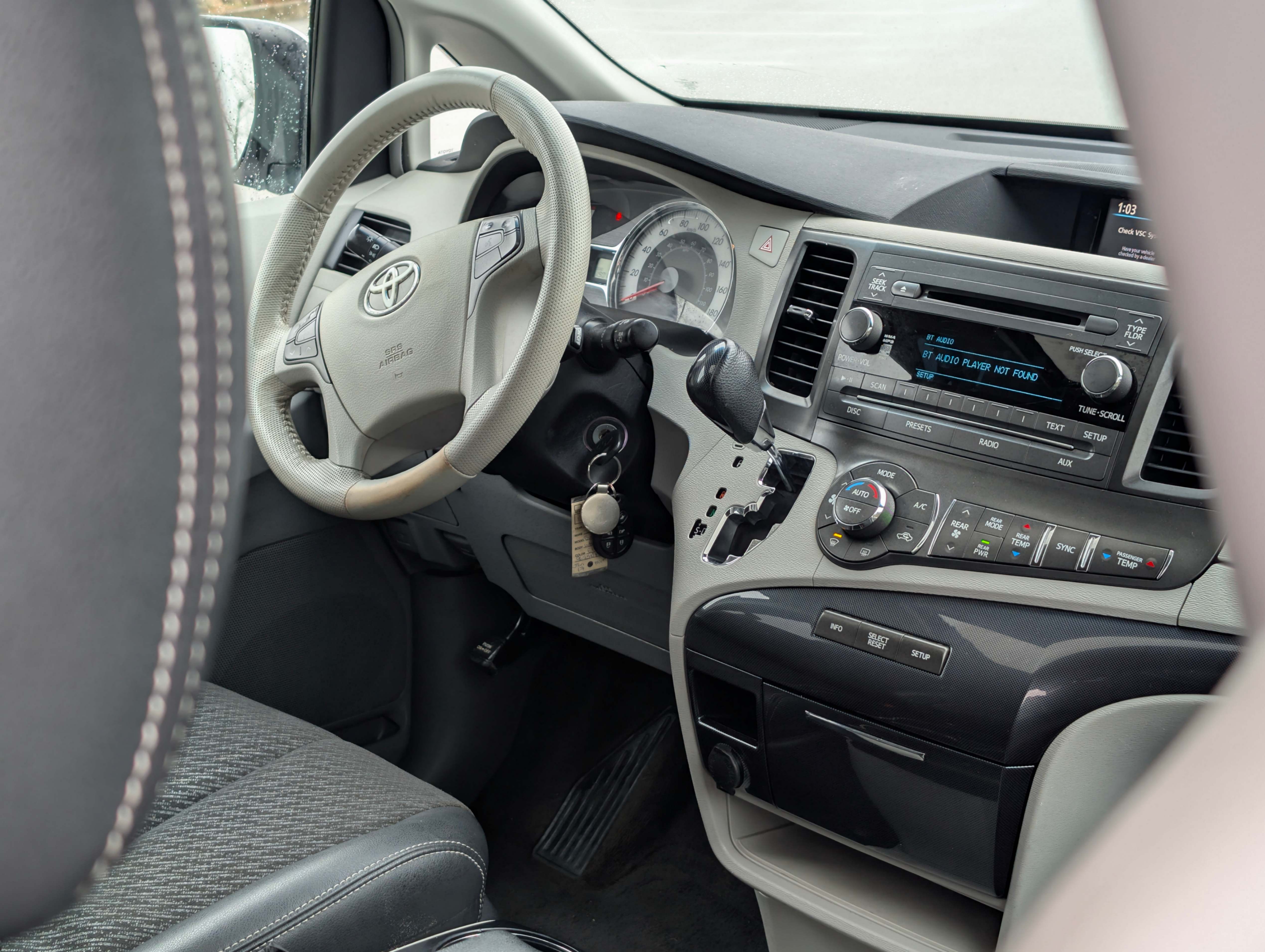 /joemotorltd1/2011-Toyota-Sienna-9943821120275966.jpg