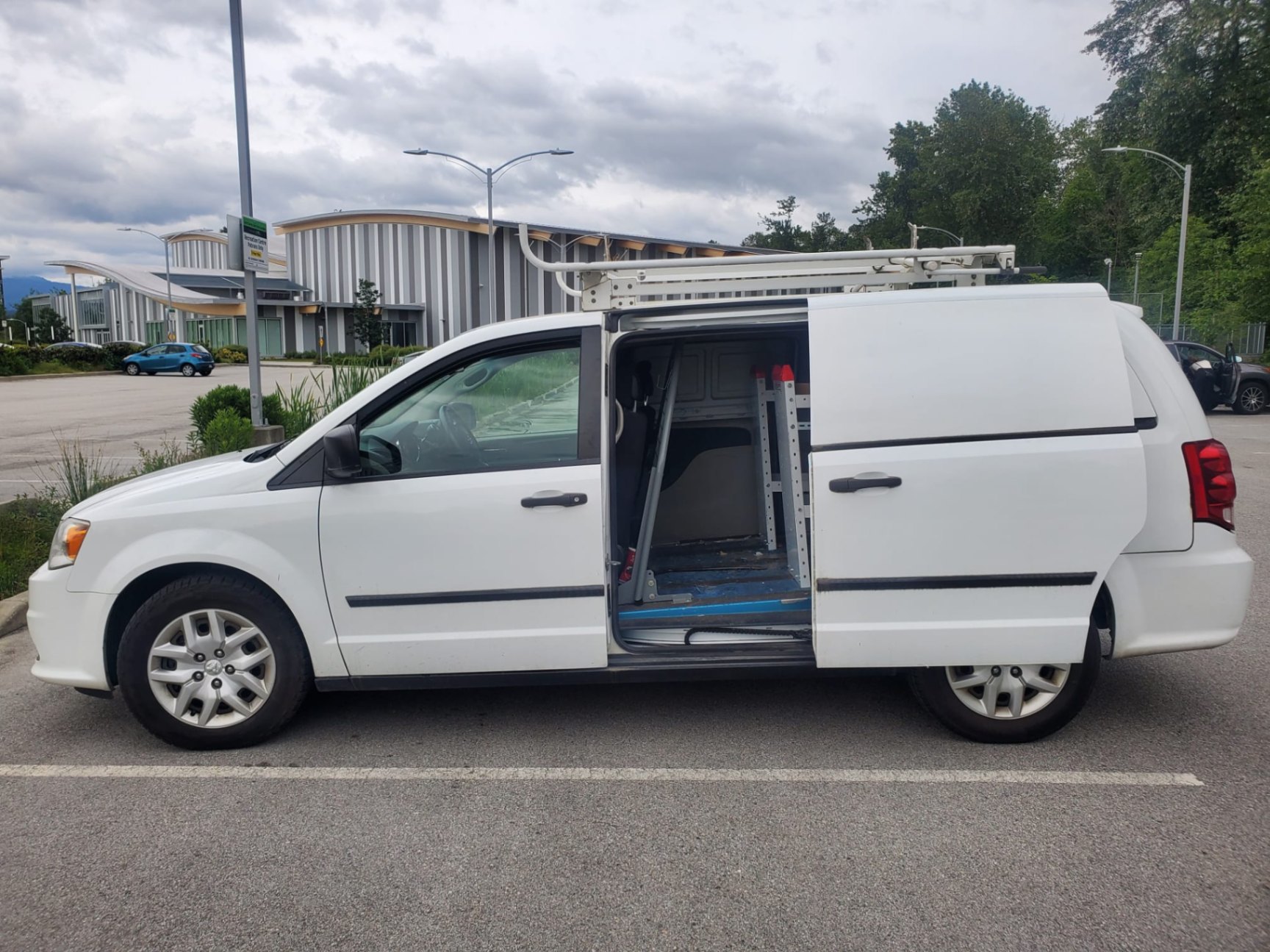 /joemotorltd1/2015-Ram-CargoVan-4614823450935035.jpg