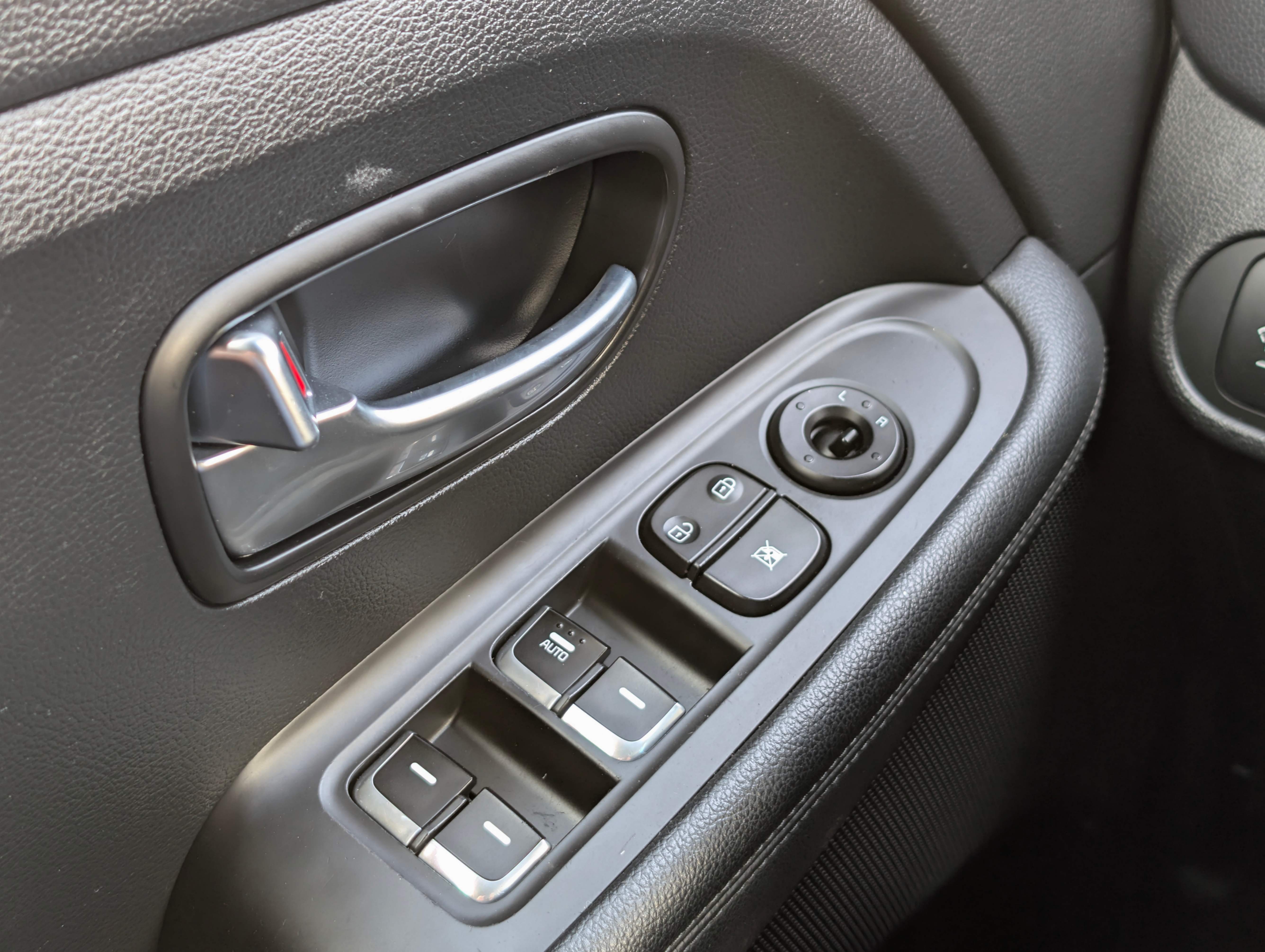 /joemotorltd1/2016-Kia-Rondo-6743110121505405.jpg