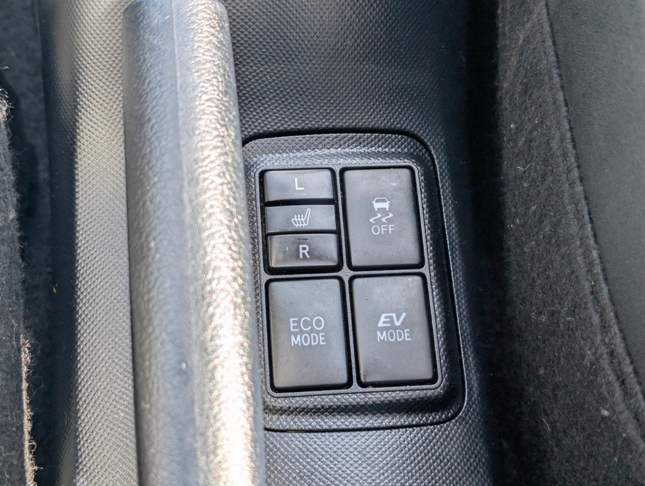 /joemotorltd1/2016-Toyota-Priusc-1518656077670455.jpg