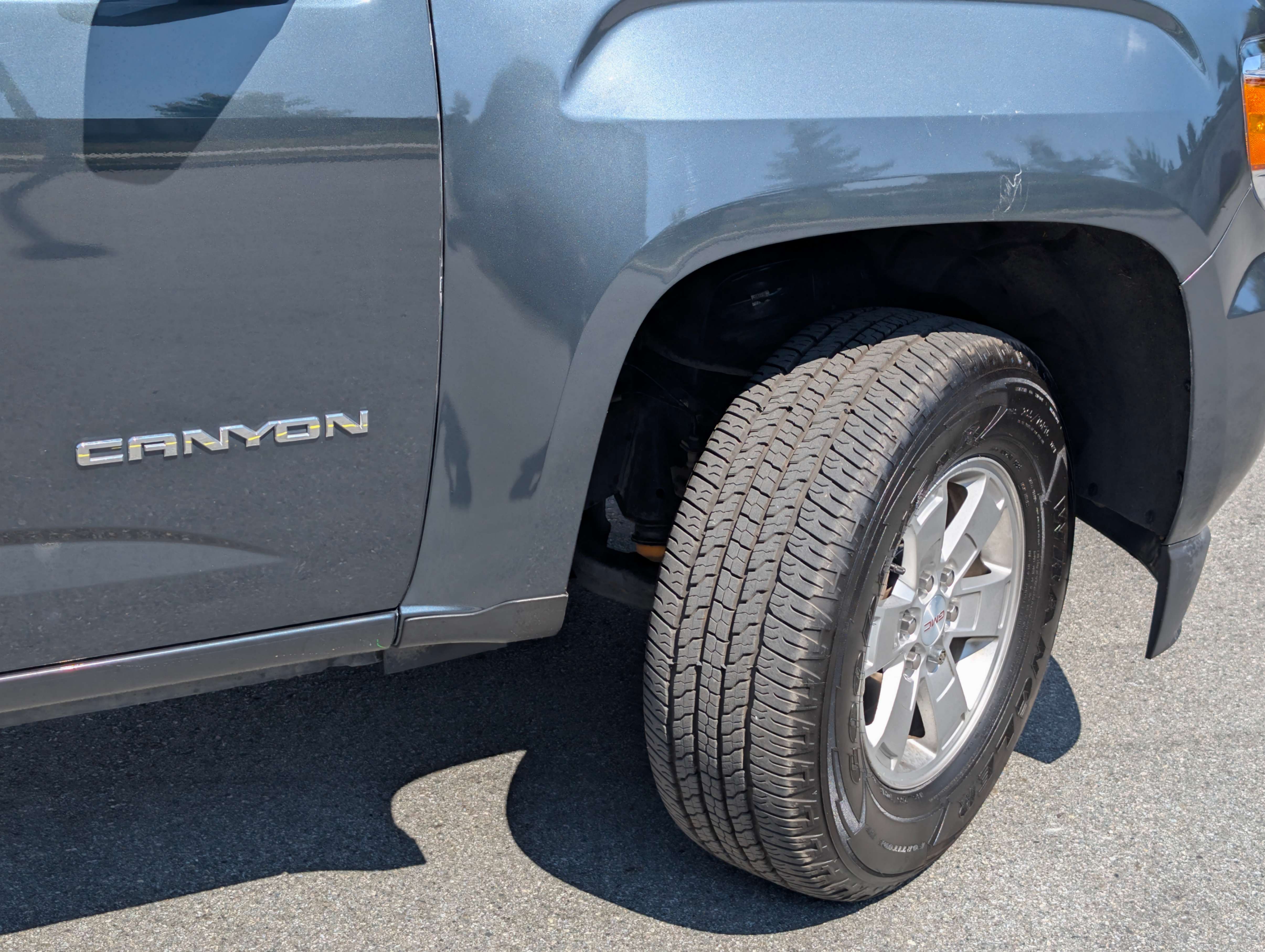 /joemotorltd1/2017-GMC-Canyon-009884980395292065.jpg