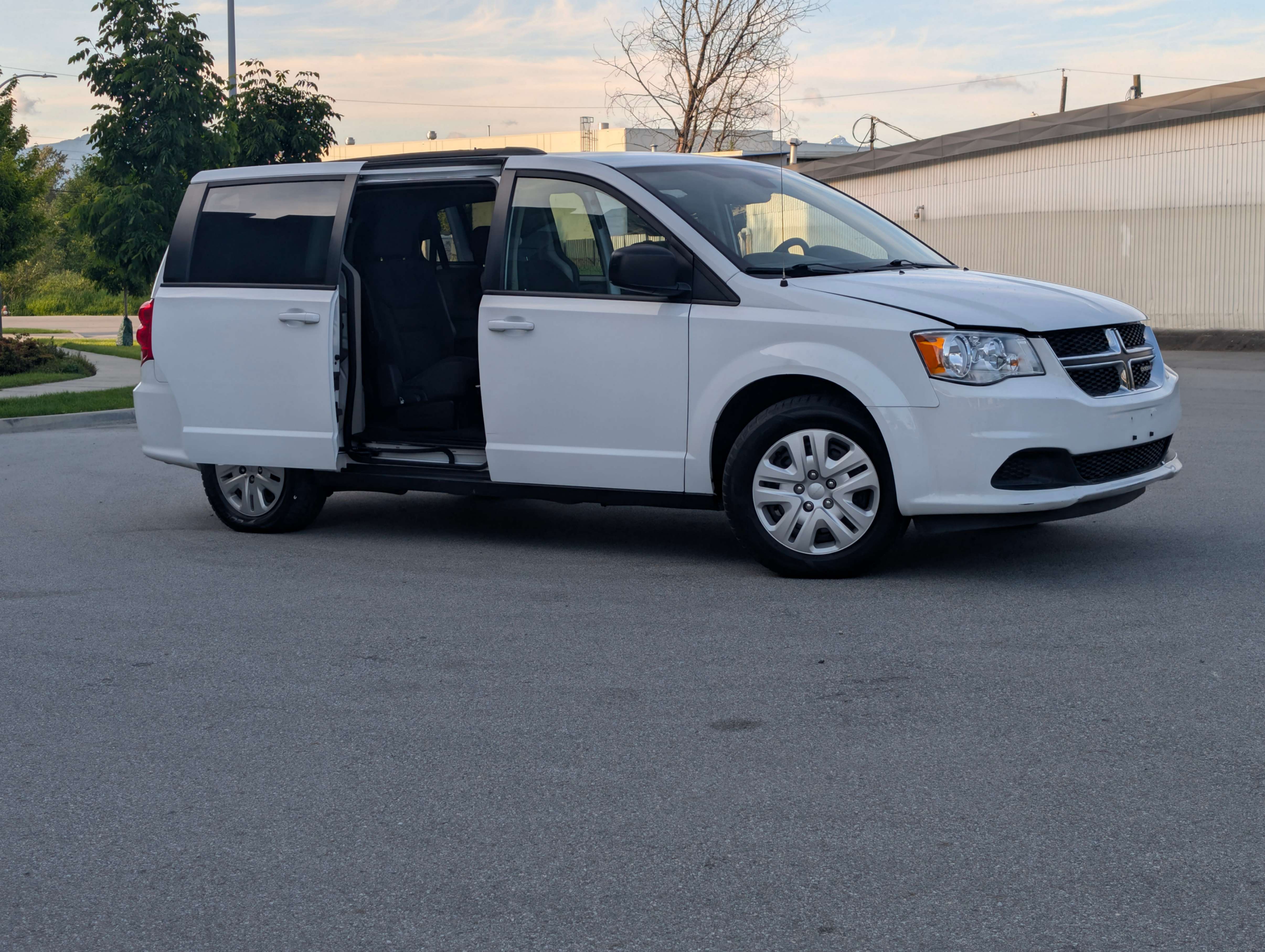 /joemotorltd1/2018-Dodge-GrandCaravan-9566546749847757.jpg