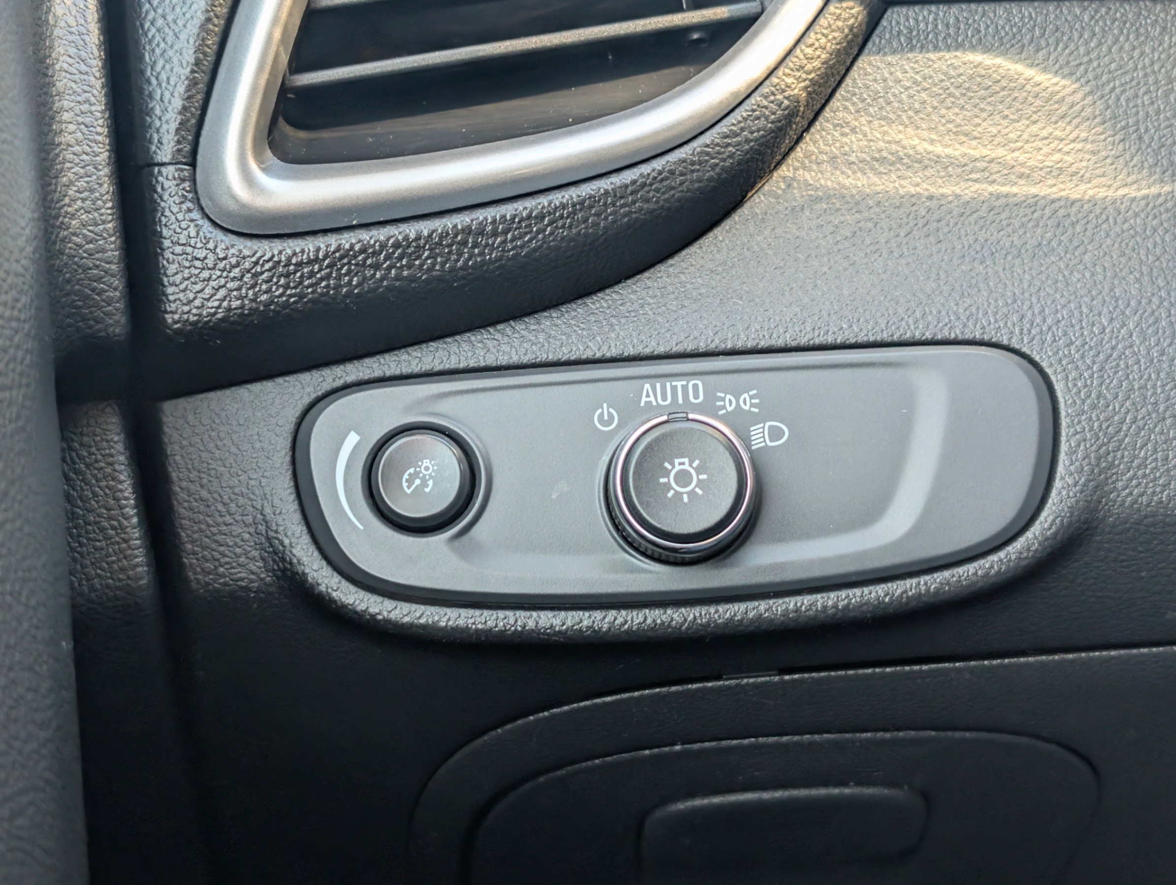 /joemotorltd1/2022-Chevrolet-Trax-9312680364335055.jpg