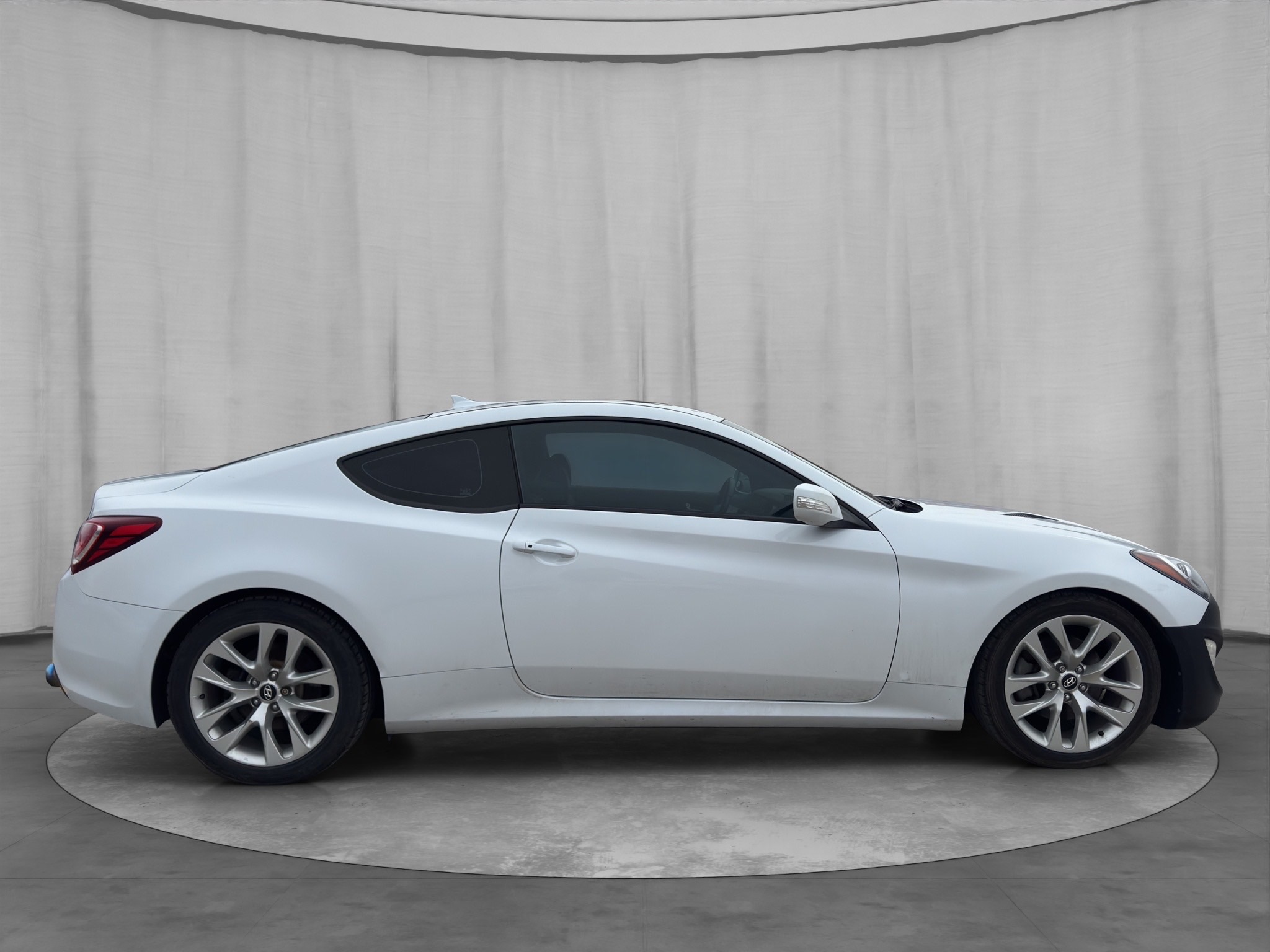 /kingsautoltd/2015-Hyundai-Genesis-15401495453676817.jpg