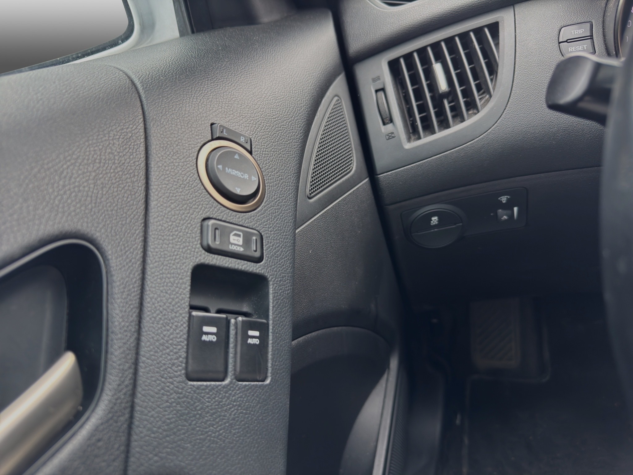 /kingsautoltd/2015-Hyundai-Genesis-53039185382288.jpg
