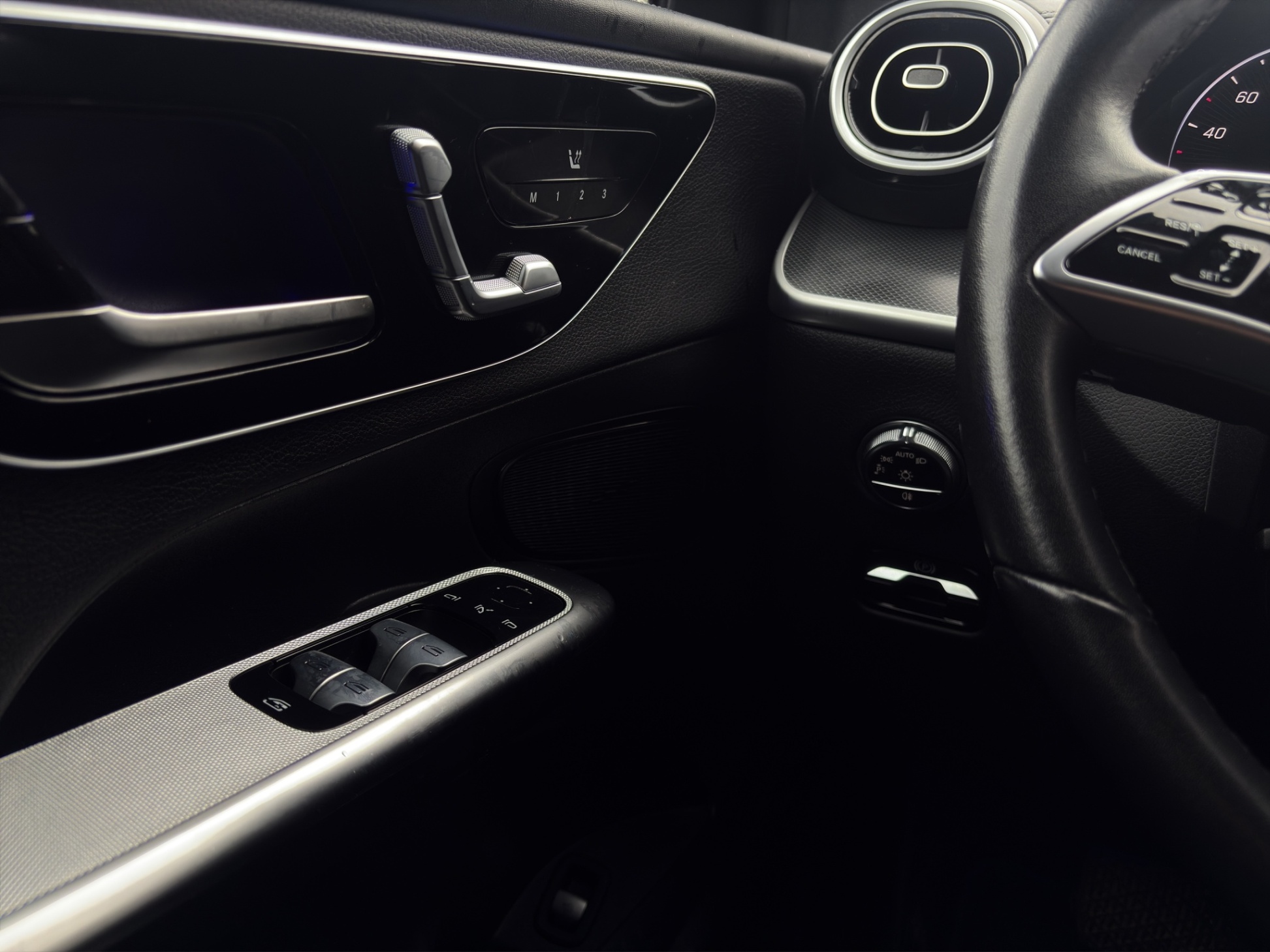 /kingsautoltd/2024-Mercedes-Benz-GLC-Class-0866348010160991.jpg