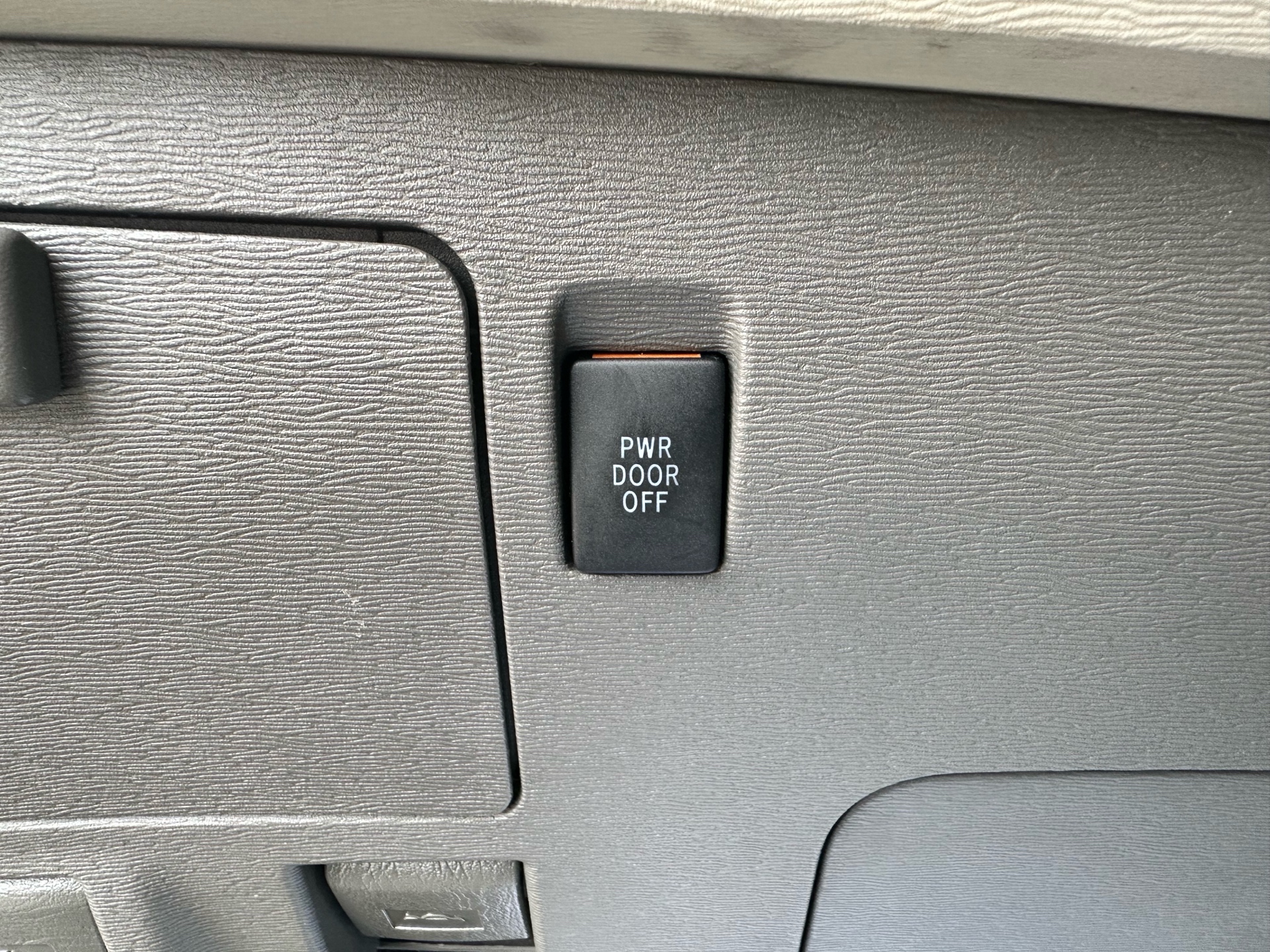 /klautosales/2011-Toyota-Sienna-35705713376610815.jpg