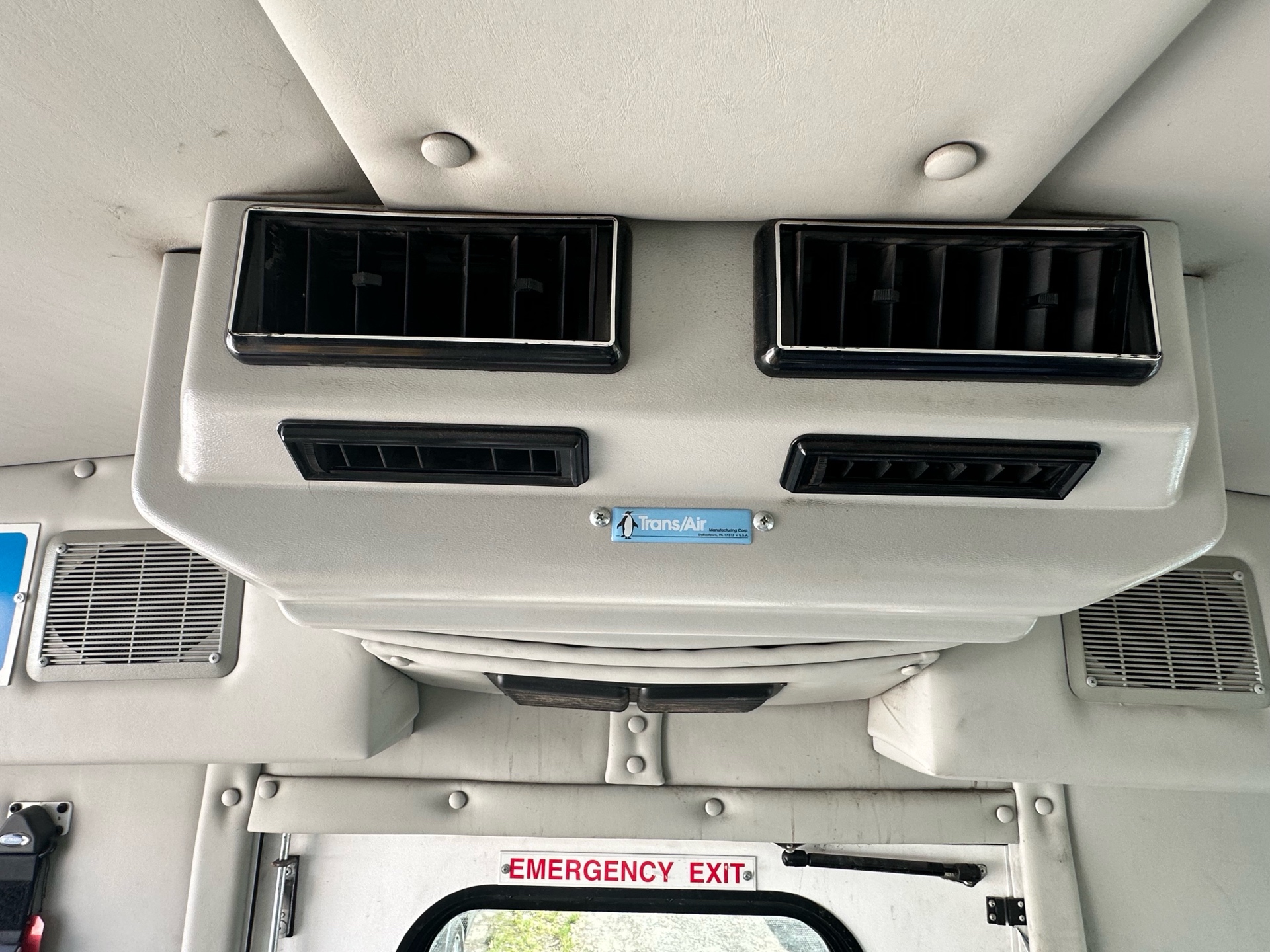 /klautosales/2012-Ford-EconolineCutaway-14089664144494862.jpg