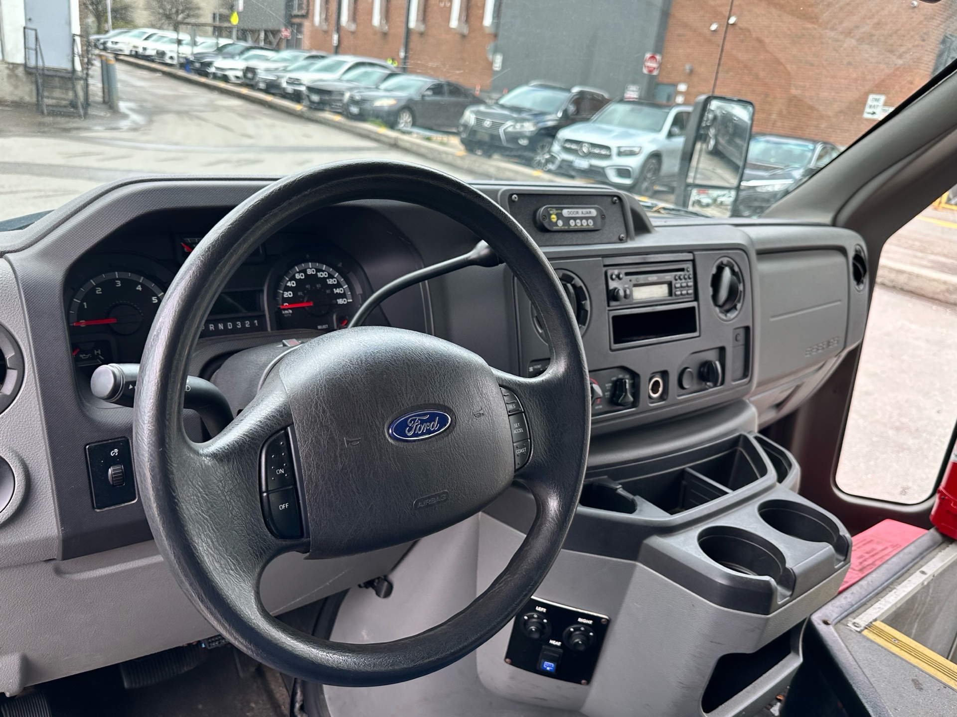 /klautosales/2012-Ford-EconolineCutaway-5852653999164341.jpg