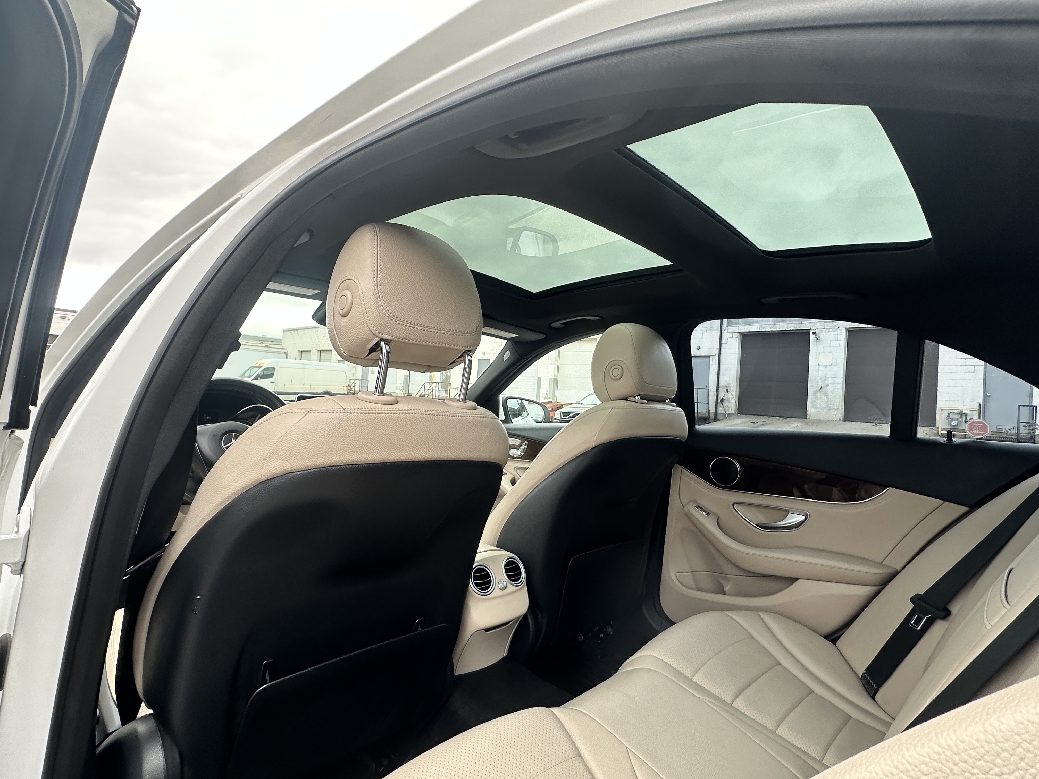 /klautosales/2015-Mercedes-Benz-C-Class-556365116104069.jpg