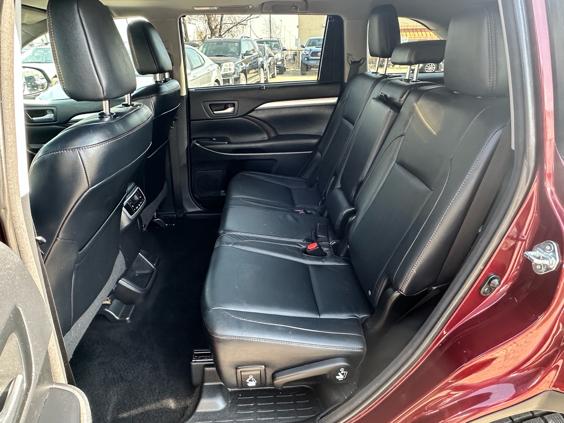 /klautosales/2015-Toyota-Highlander-005195756333713053.jpg
