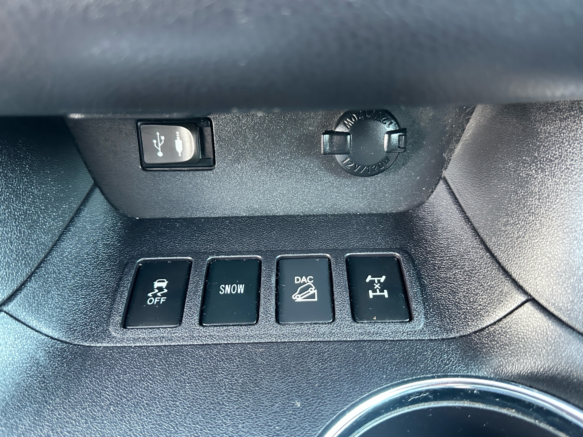 /klautosales/2015-Toyota-Highlander-9723524601502407.jpg