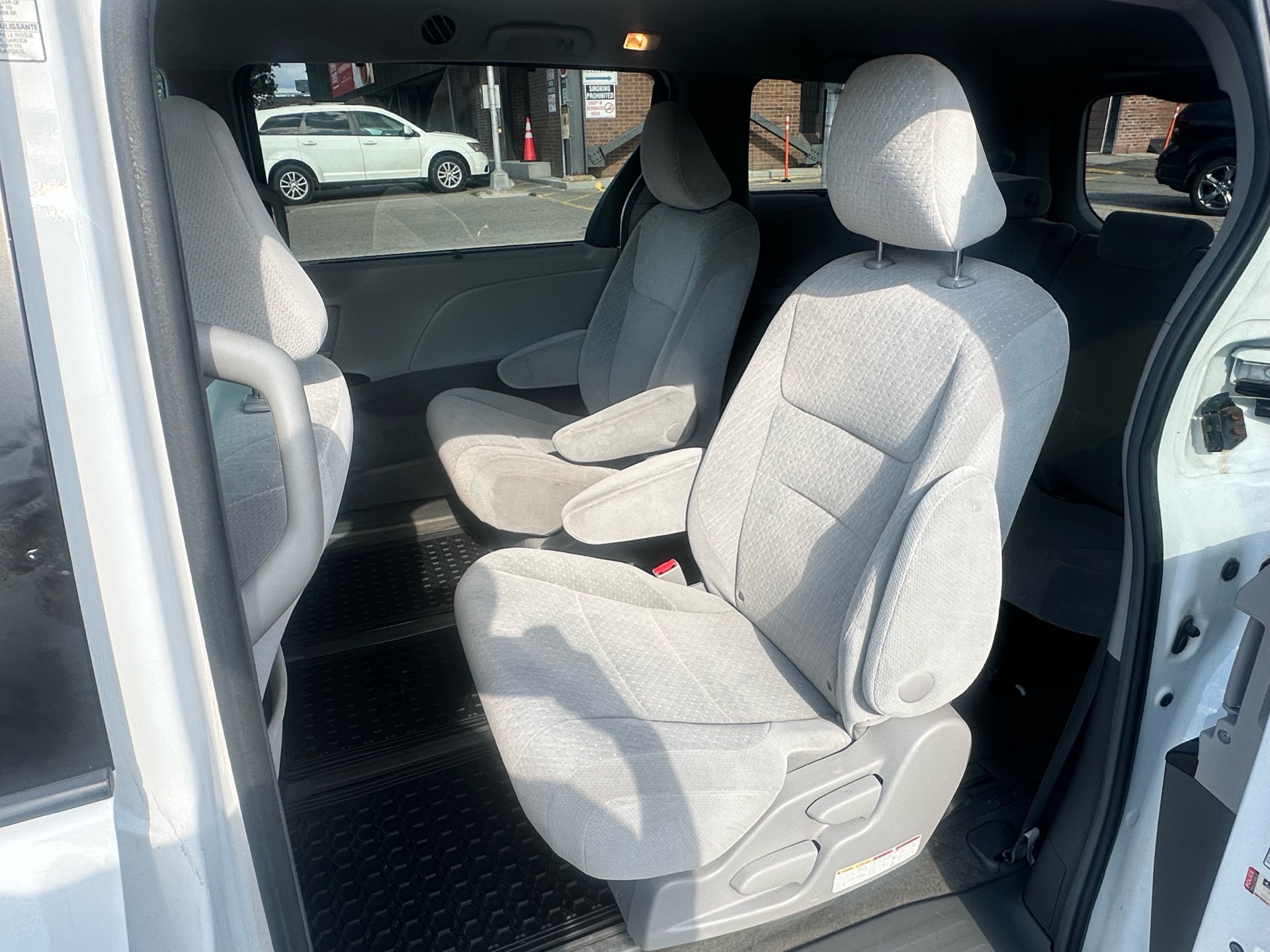 /klautosales/2015-Toyota-Sienna-012209867379111339.jpg